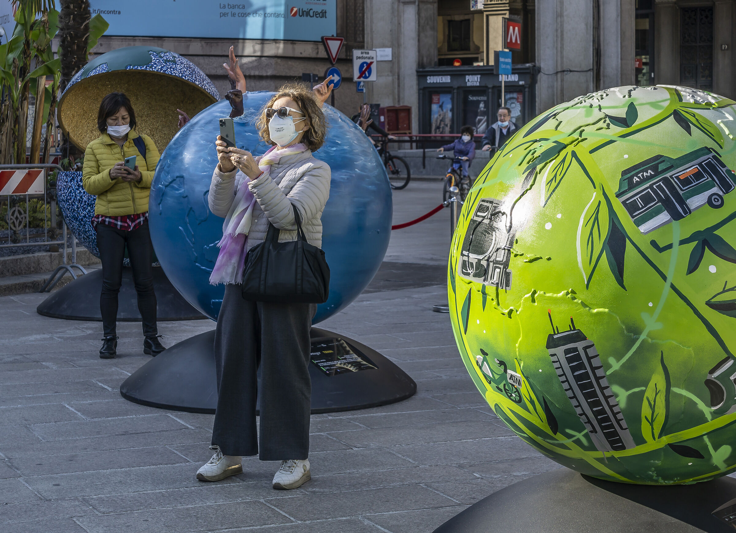 WePlanet - Easter 2021 in Piazza del Duomo. 16:05:58