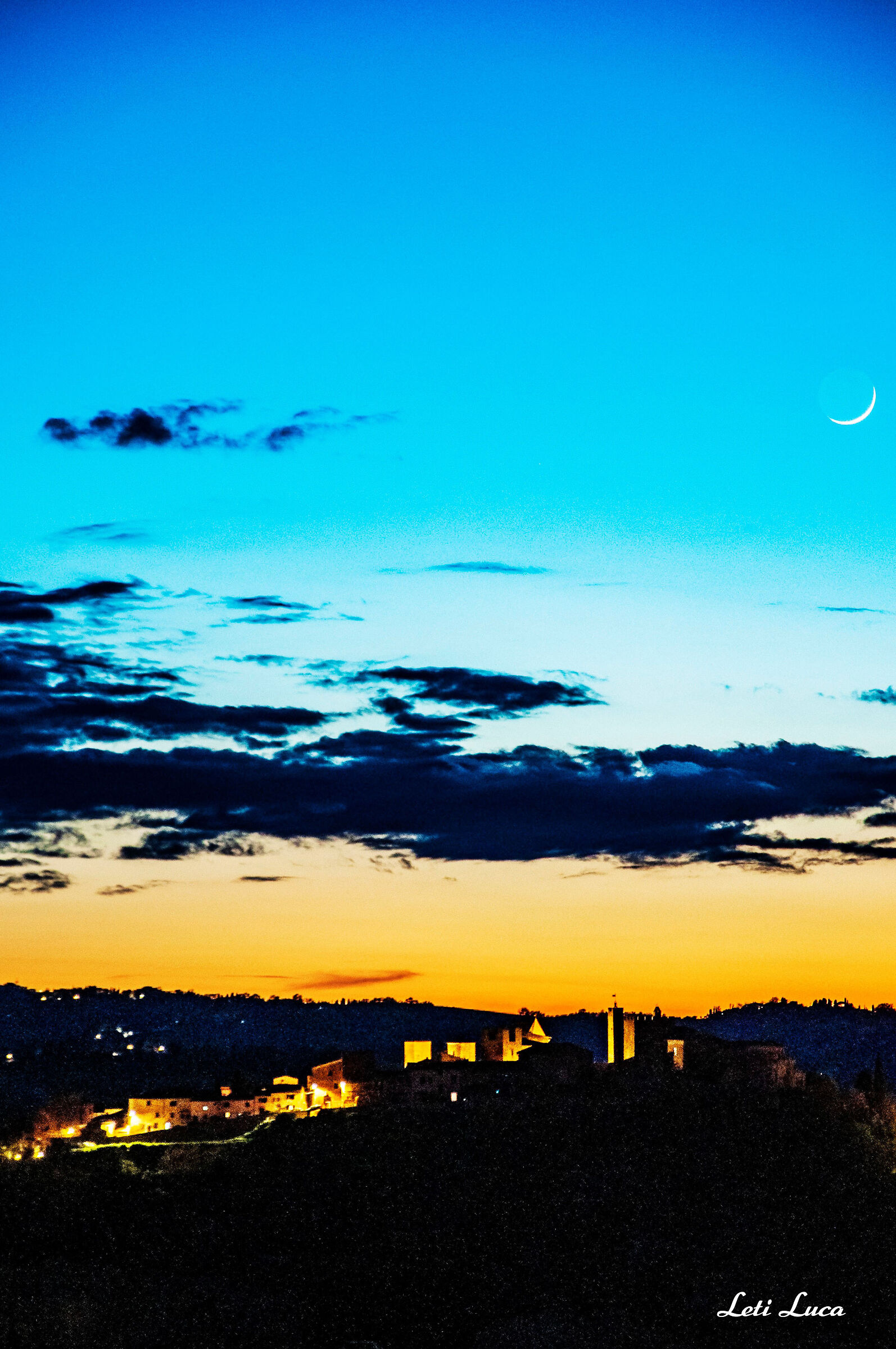 Moon on the first day of mooning on Certaldo Alto