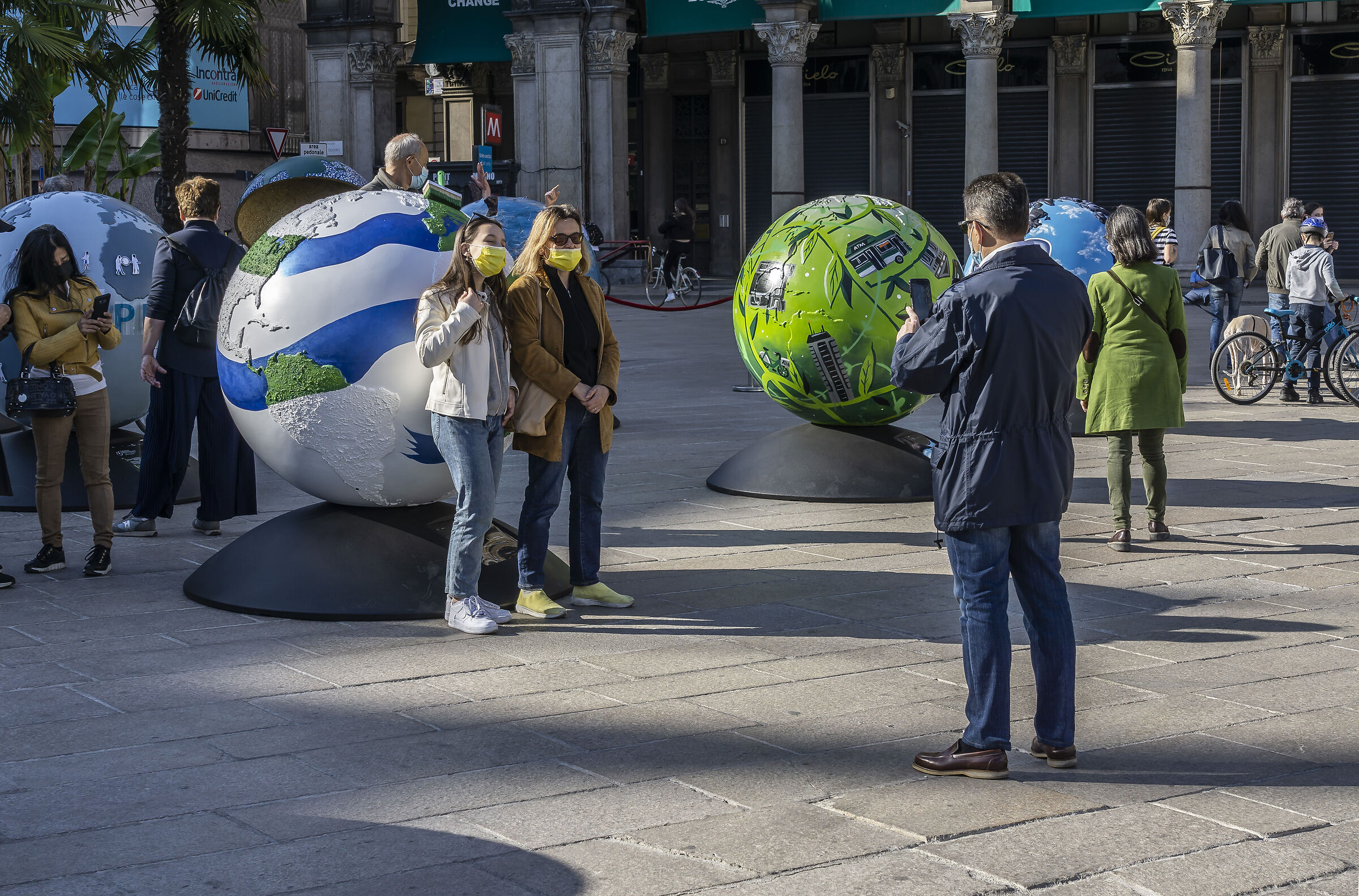 WePlanet - Easter 2021 in Piazza del Duomo. 16:05:10
