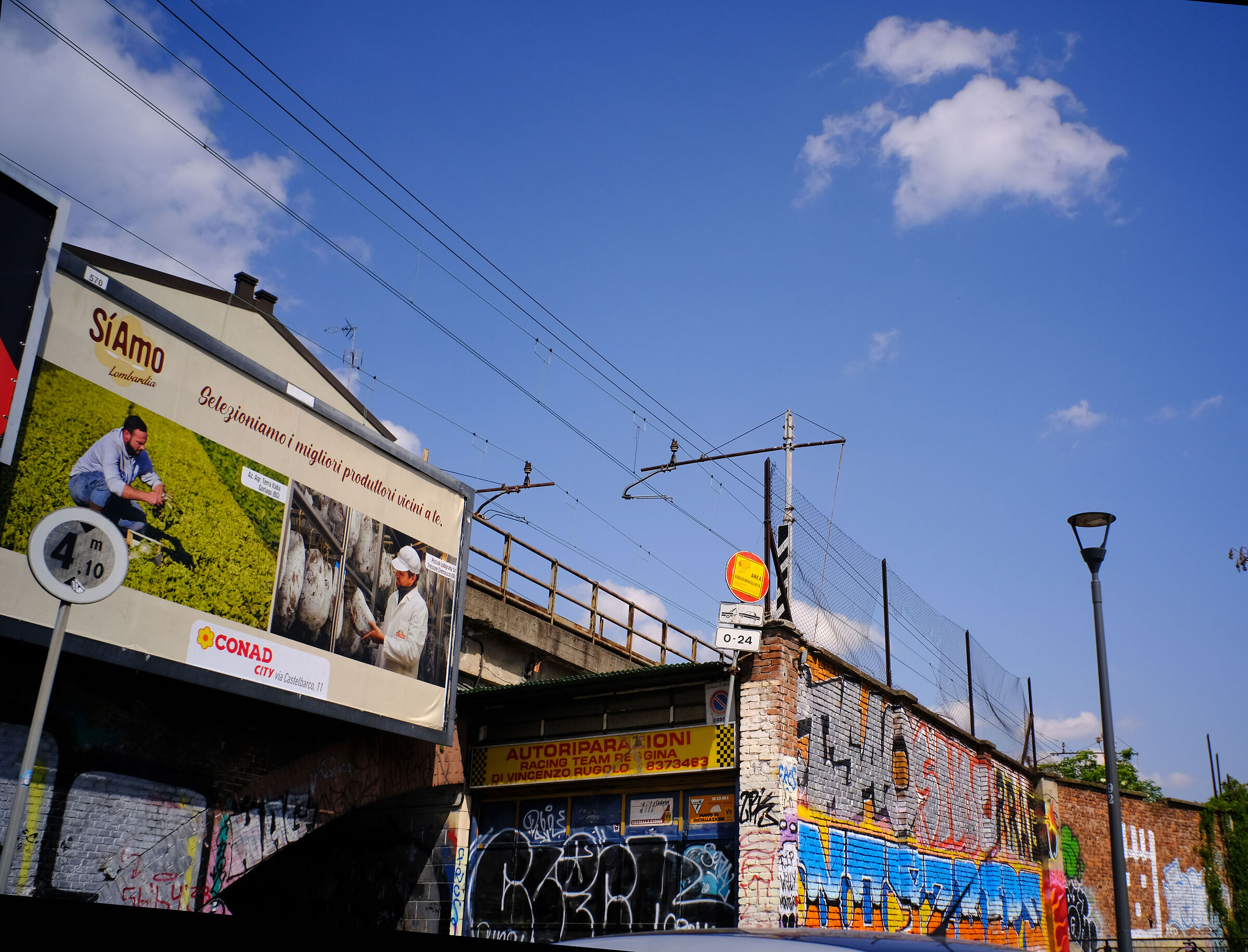 walking with 18mm. 6.3 UFO of the 7Artisans