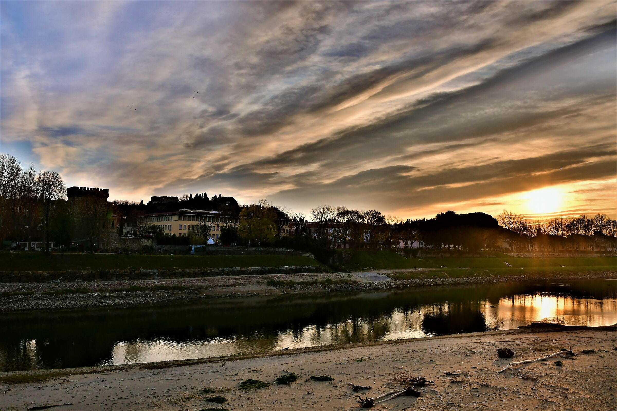 tramonto sui lungarni a firenze