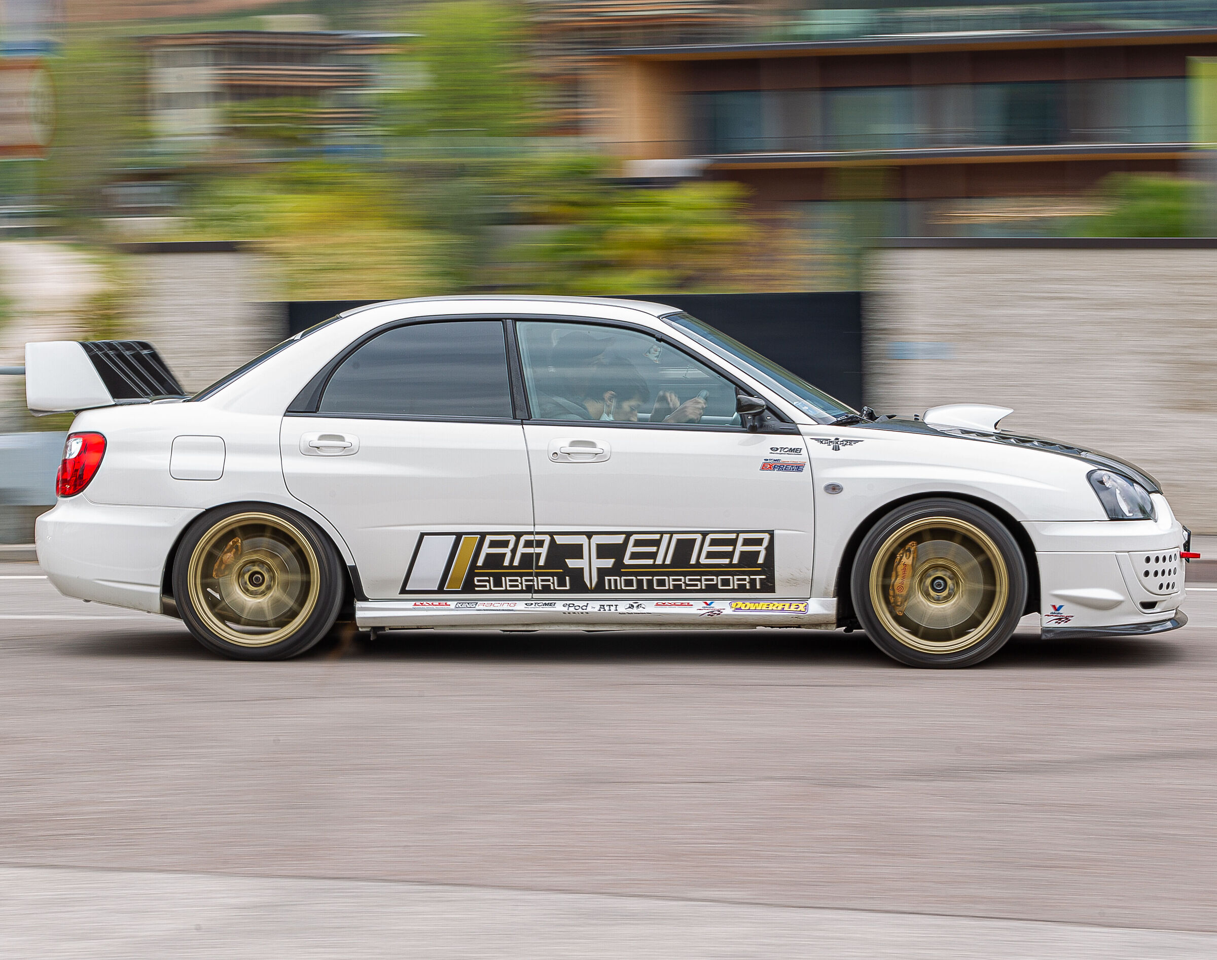 Panning Subaru