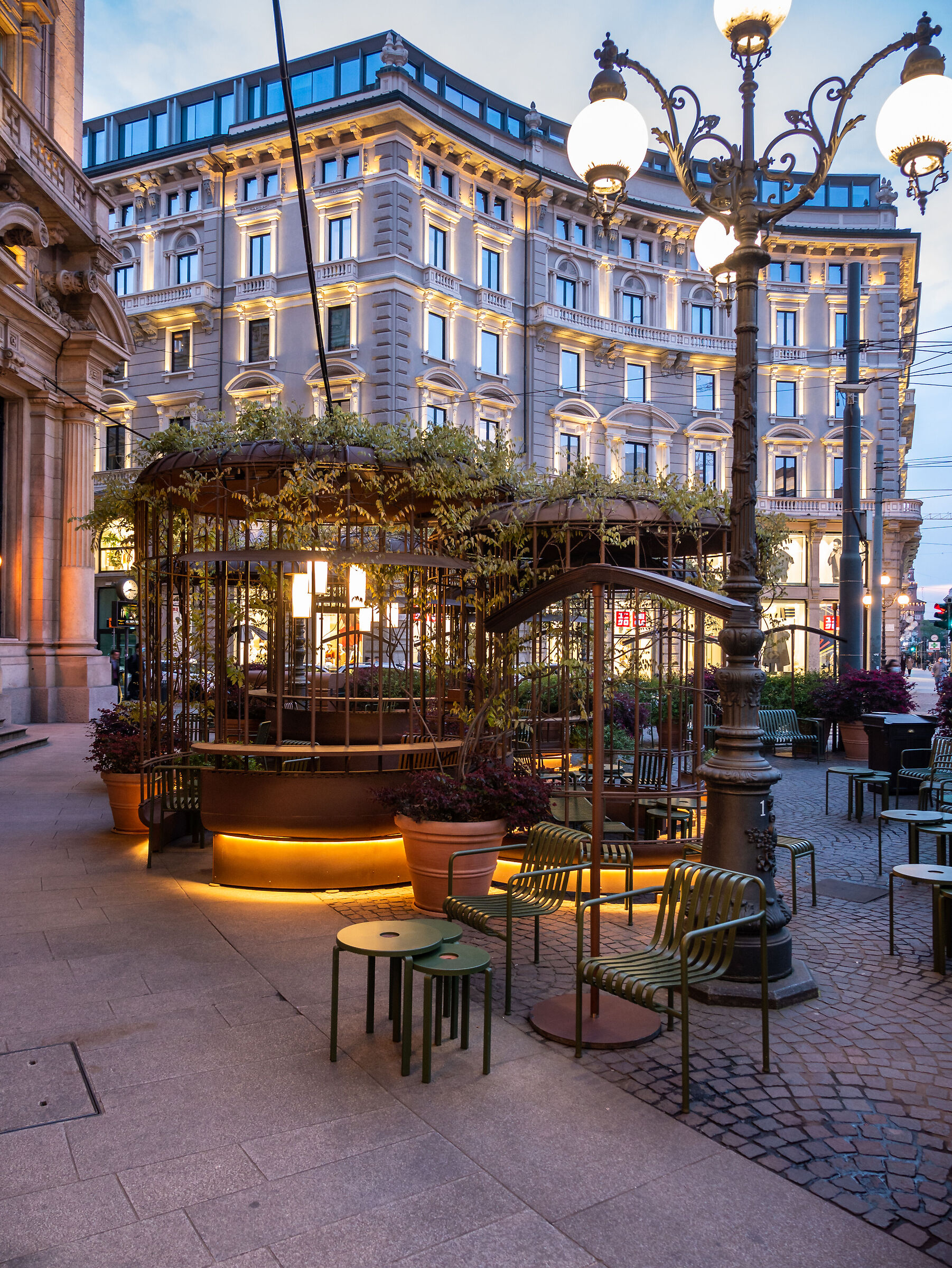 Starbuck reserve - Piazza Cordusio - Milan