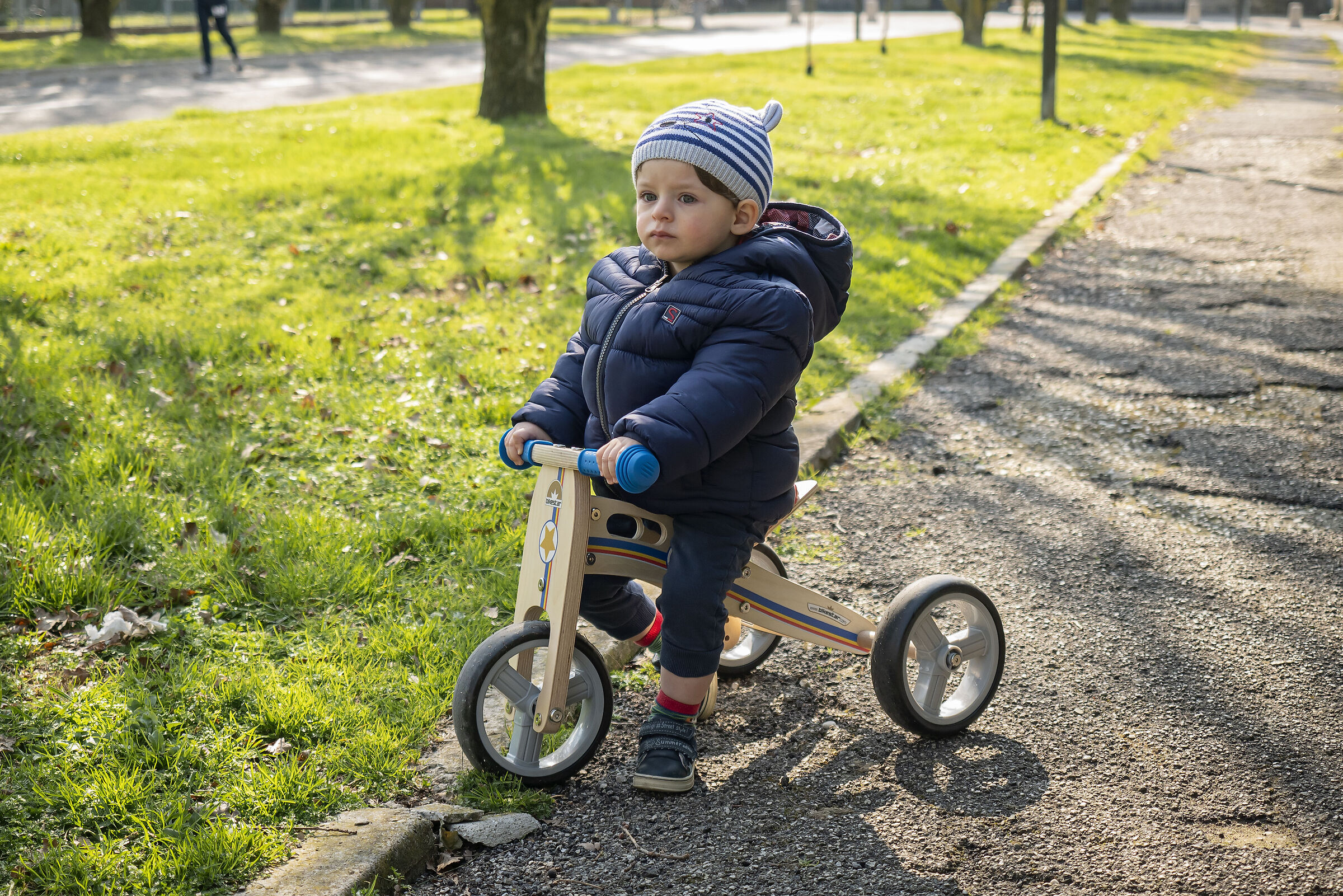 Ciclista in erba (ovviemente l'erba dietro)....