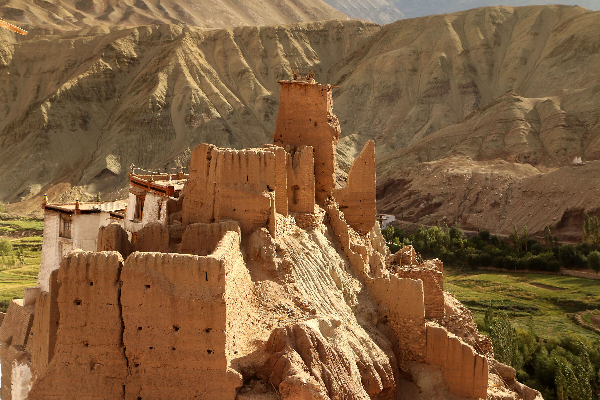 monastero sul fiume Indus