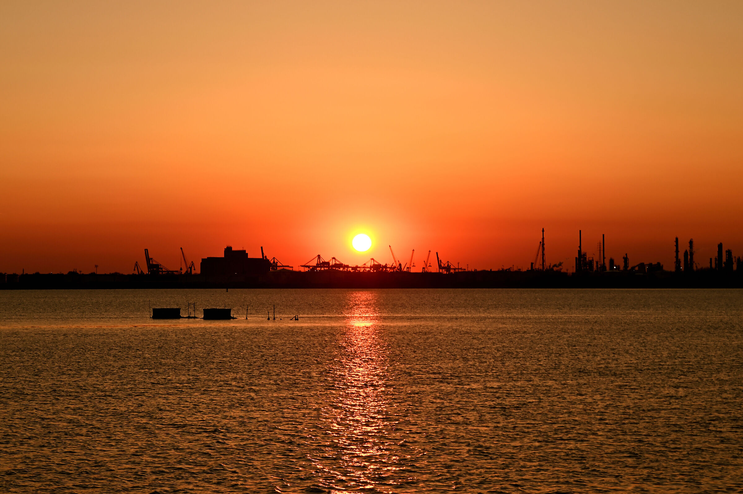 Tramonto infuocato in laguna