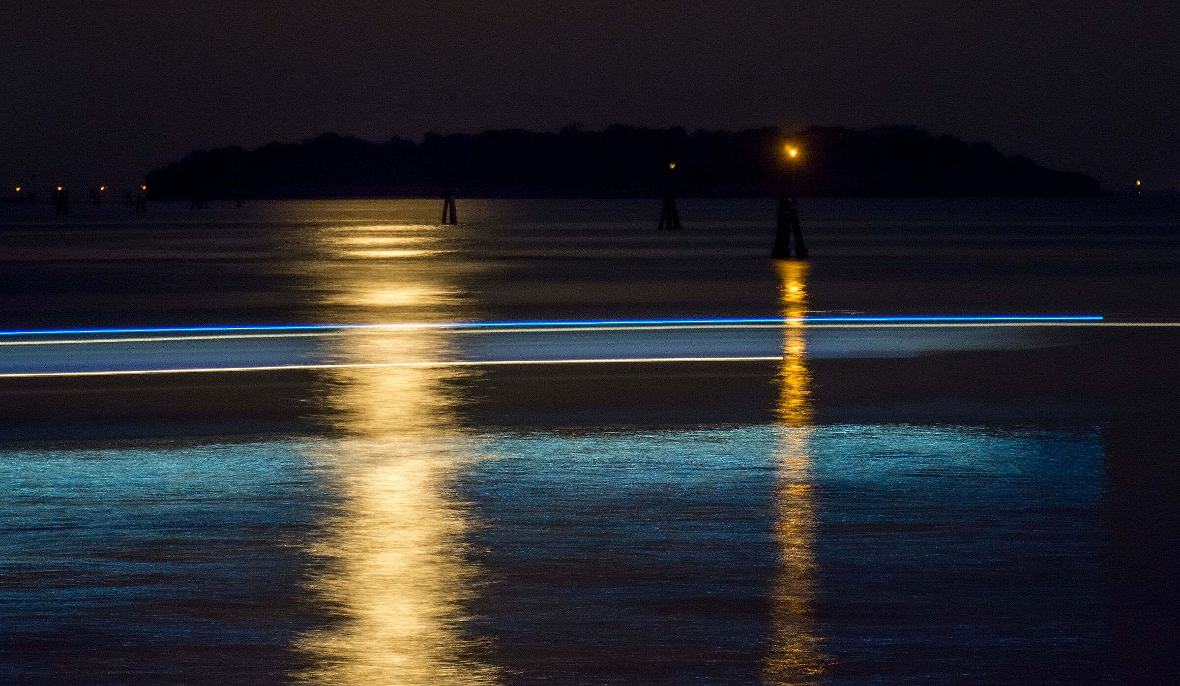 Full moon and police