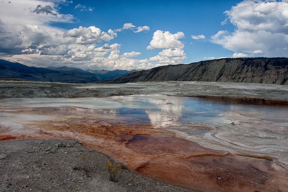 Between Heaven and sulfur ....