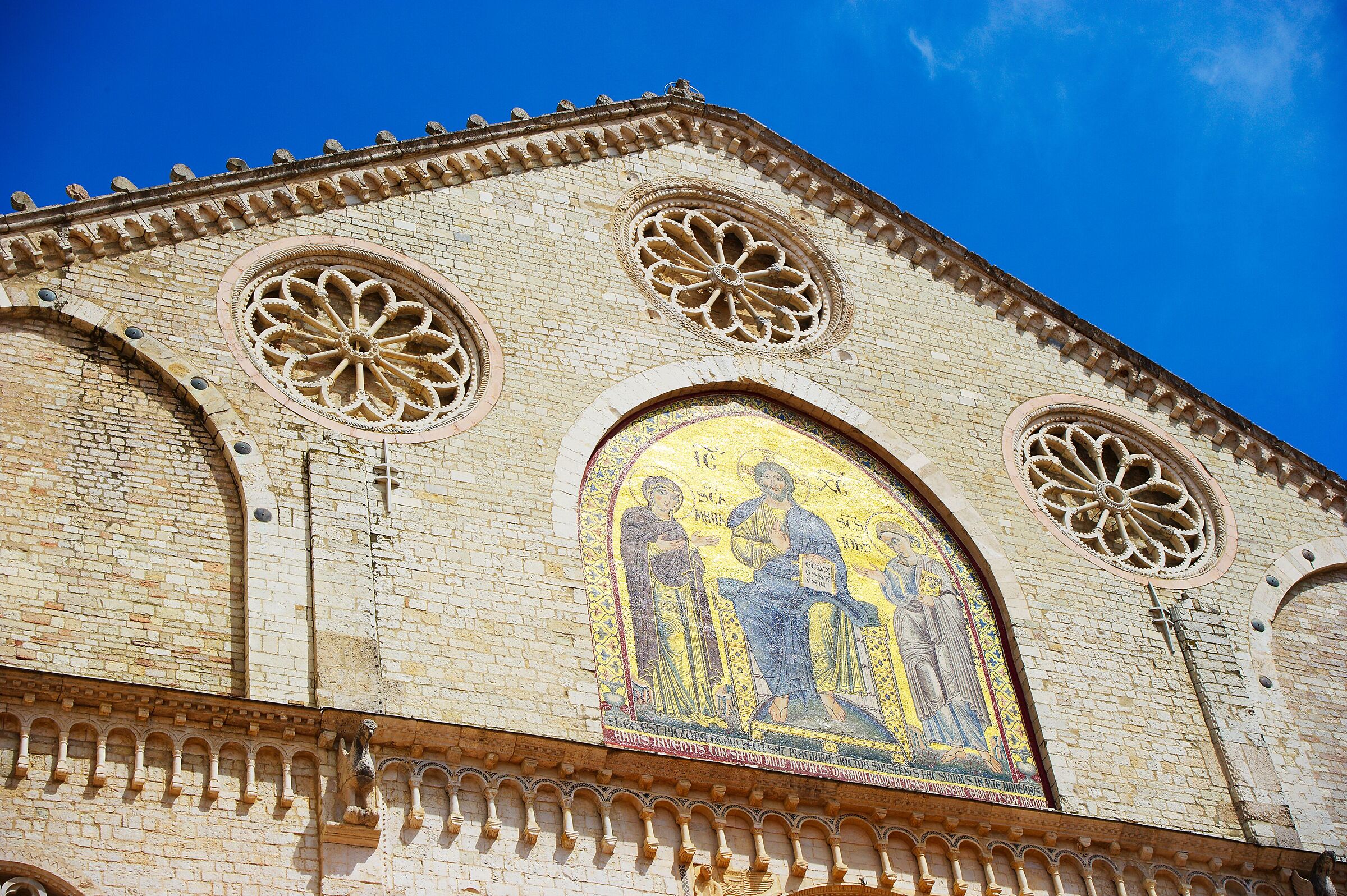 Test davinci resolve - Spoleto Cathedral