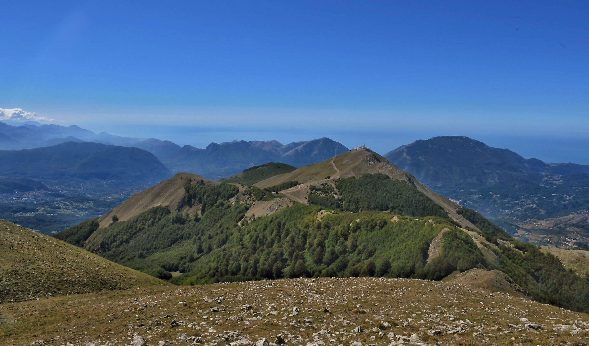 Monte Sirino e Mar Tirreno dal Monte Papa - App.Lucano
