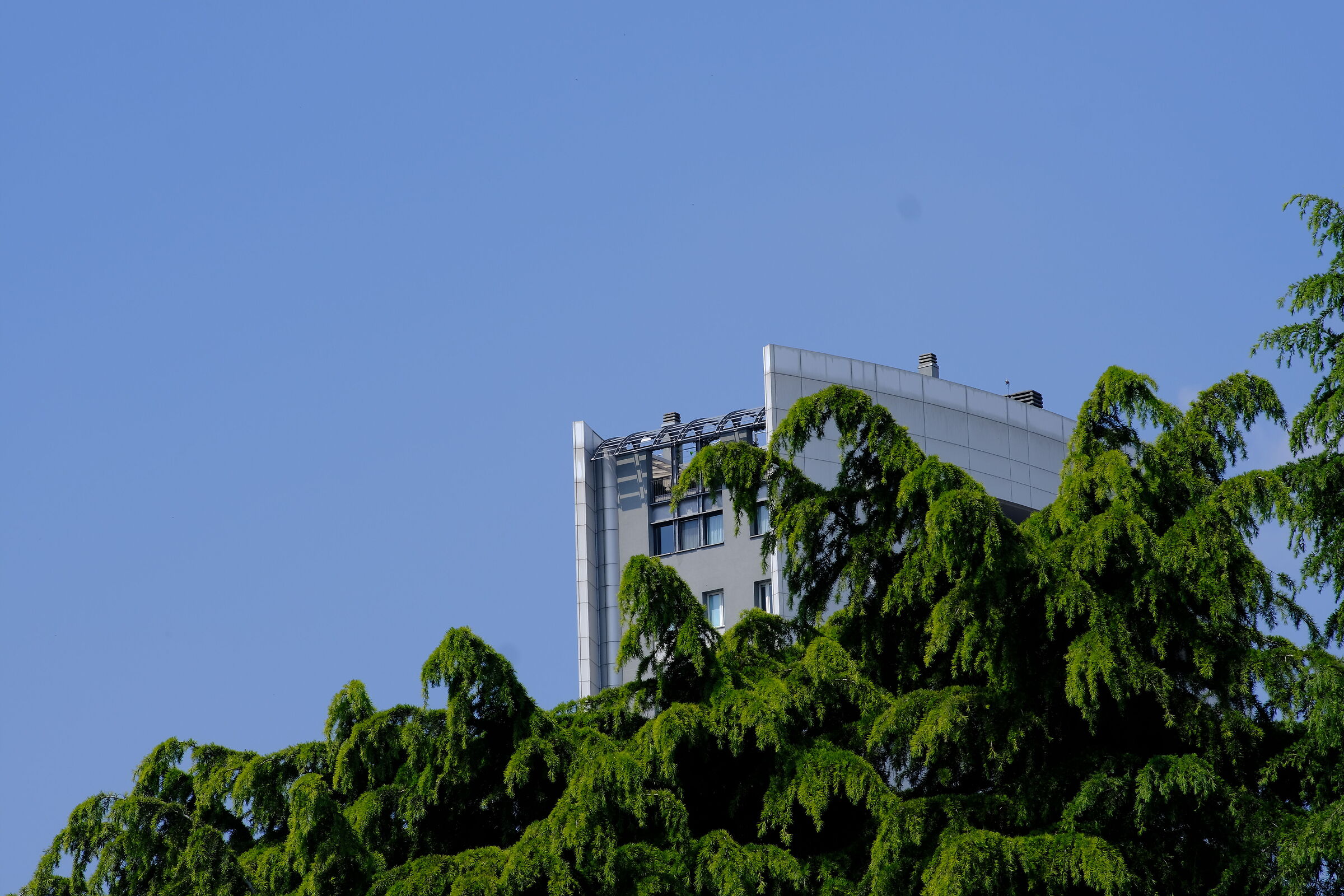 Viltrox 85mm./F1.8 nearby buildings, test just bought