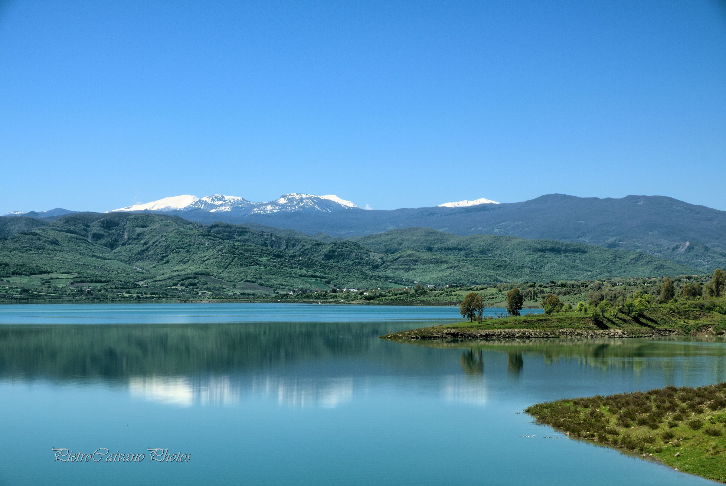 Monti Innevati del Pollino e la Diga di Monte Cotugno