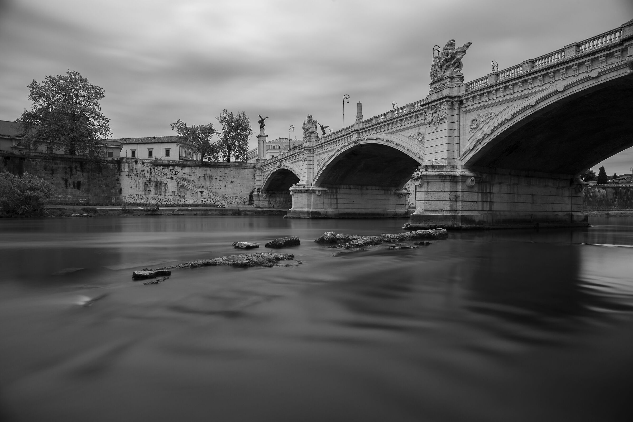 Vatican Lungotevere, Ponte Vittorio Emanuele II
