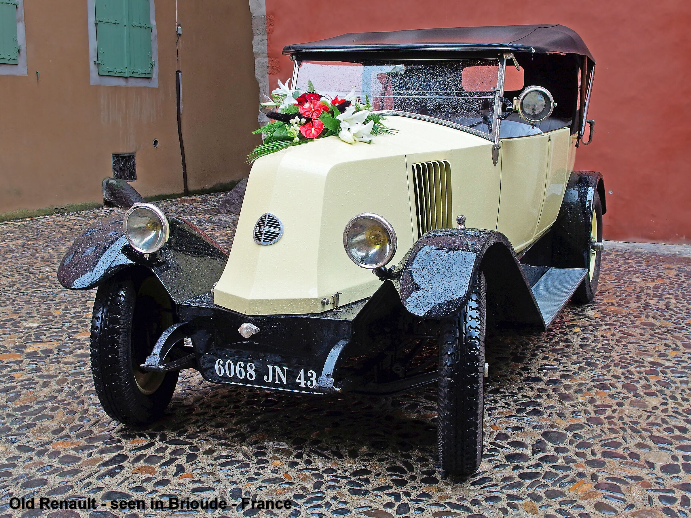 A wonderfully maintained old Renault