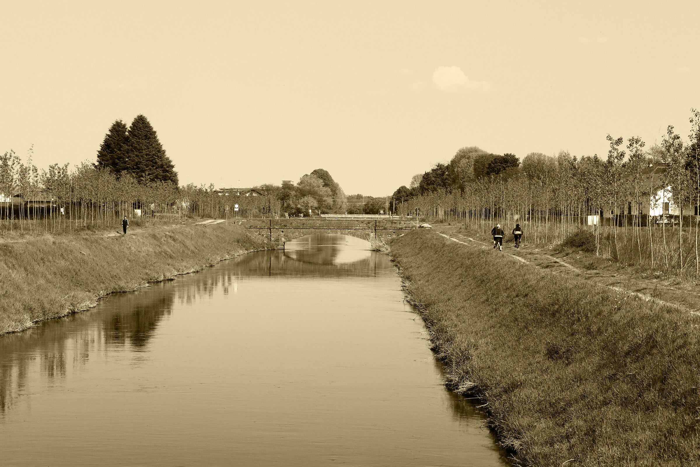 walking on cavour channel