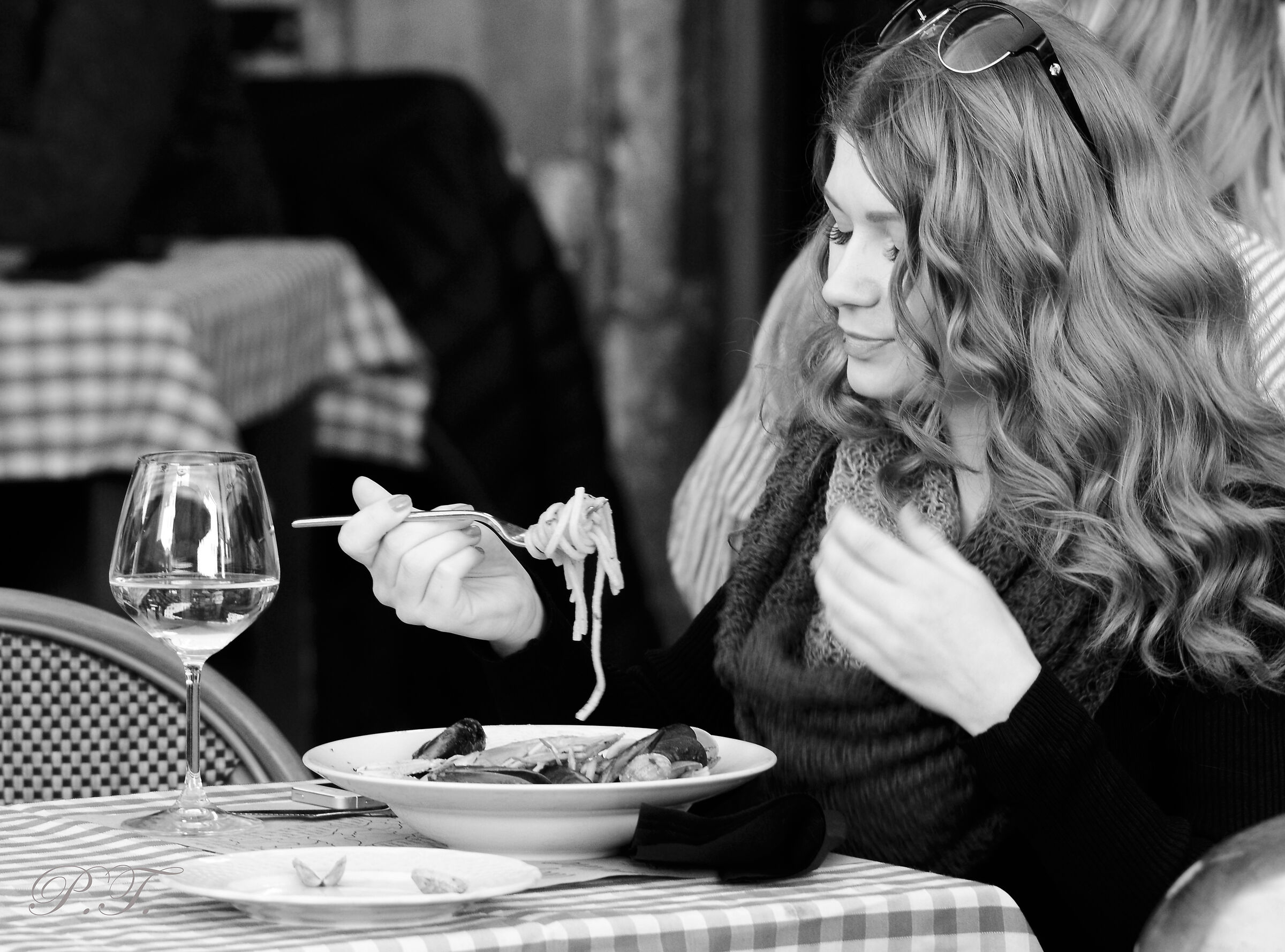 Uno scoglio a Campo dei fiori.