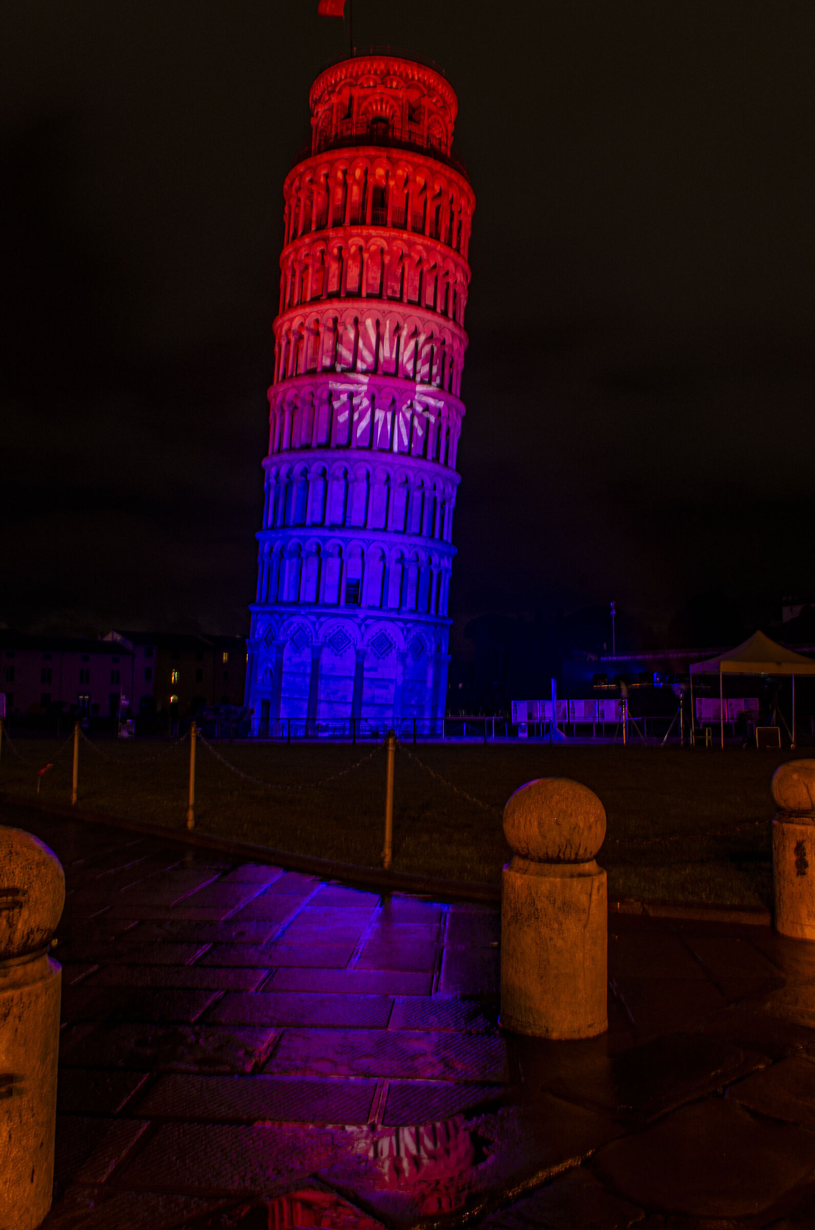 la torre di pisa si colora per le malatie rare