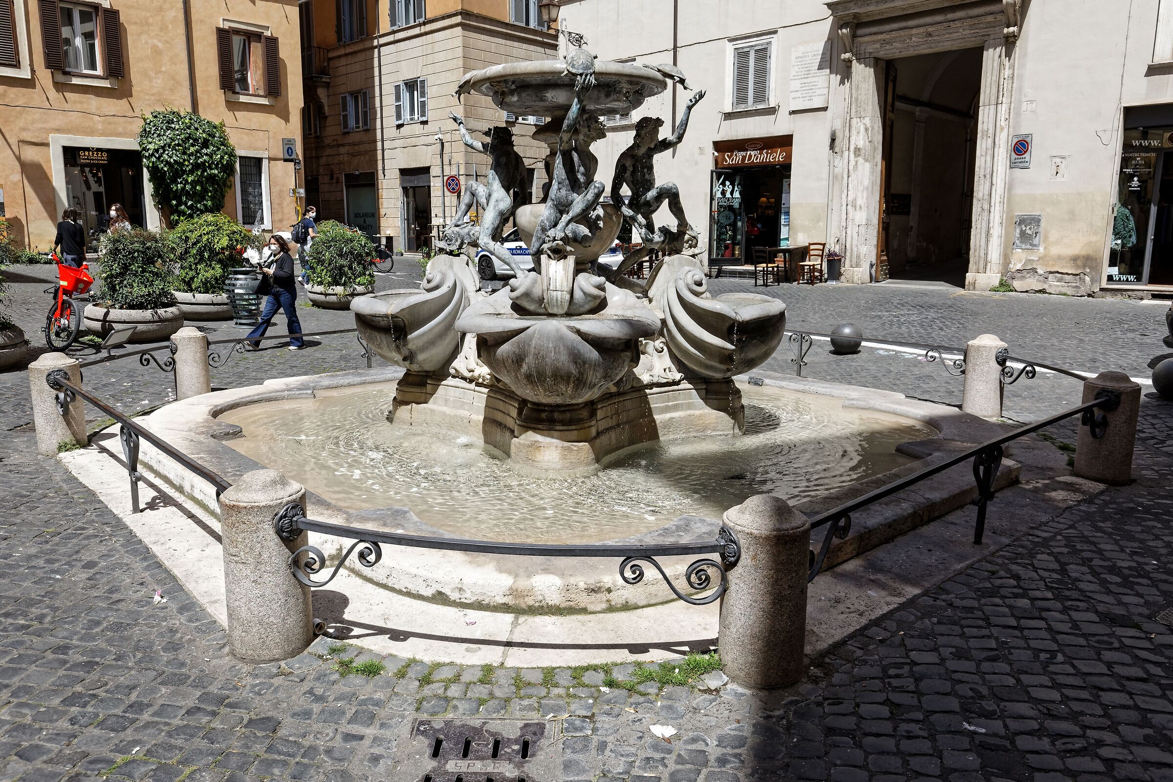 Monumental Fountain of turtles