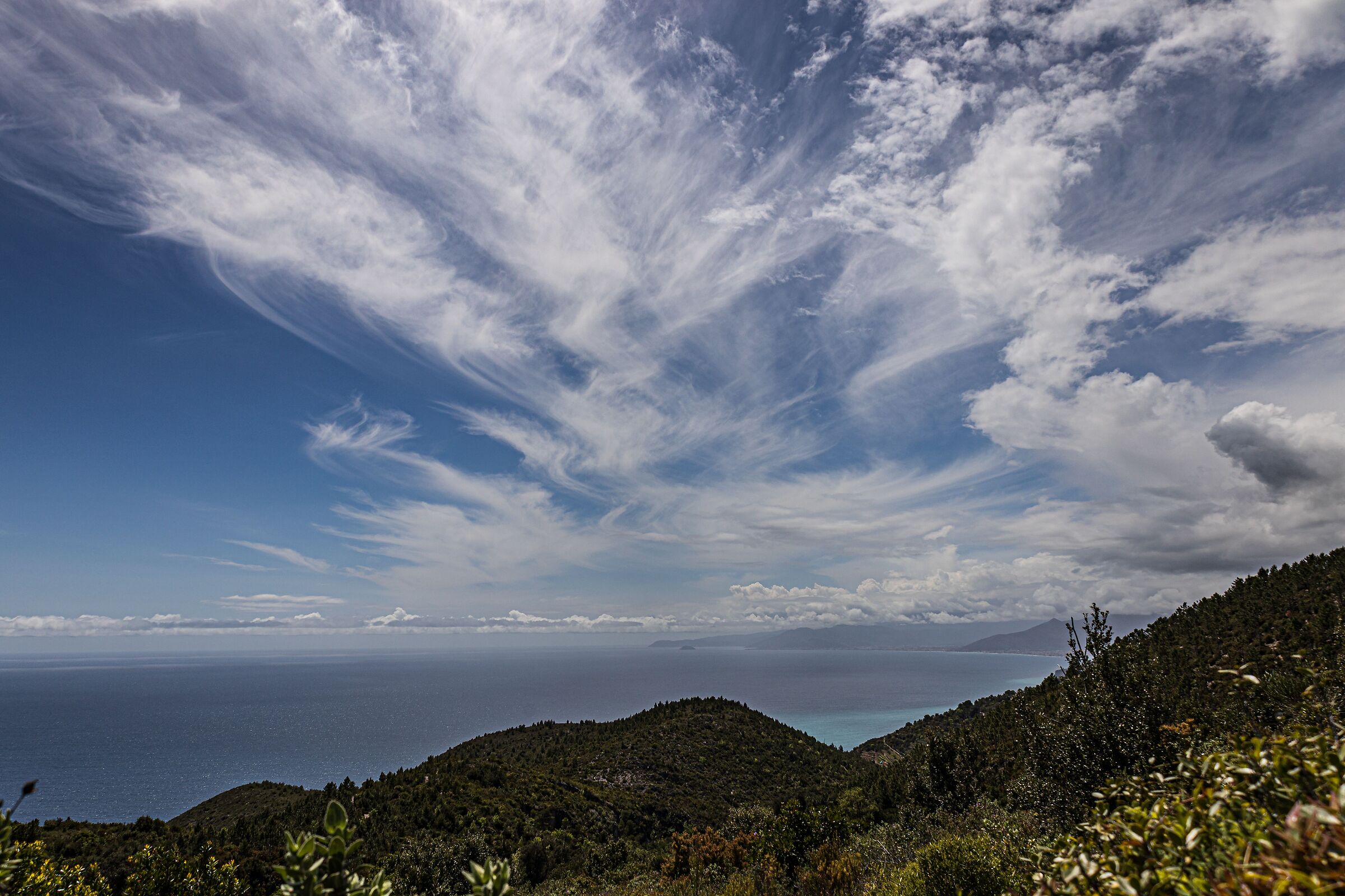 Liguria, onde nel cielo
