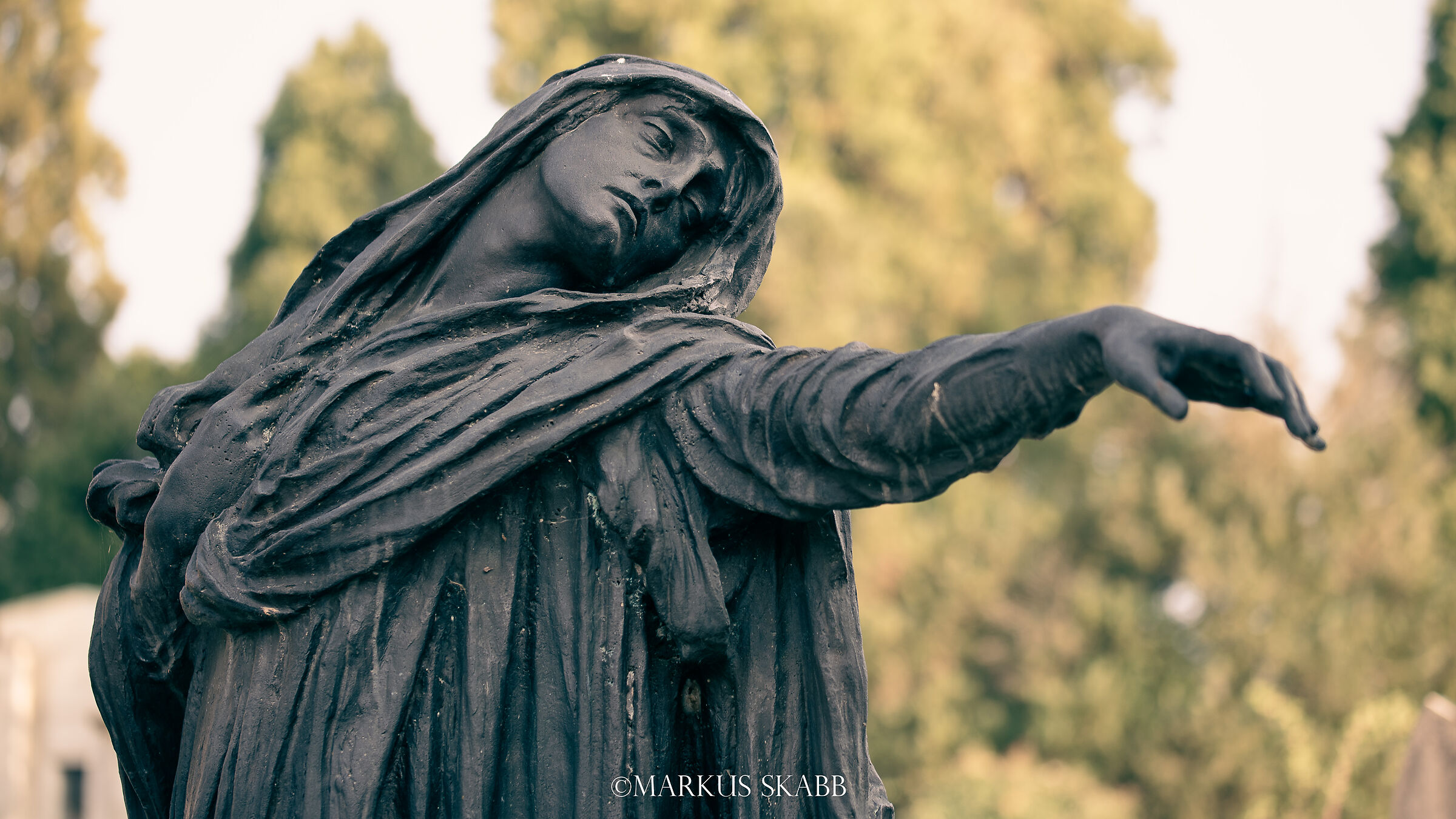 Oh!? Muoio ovvero patetismo cimiteriale