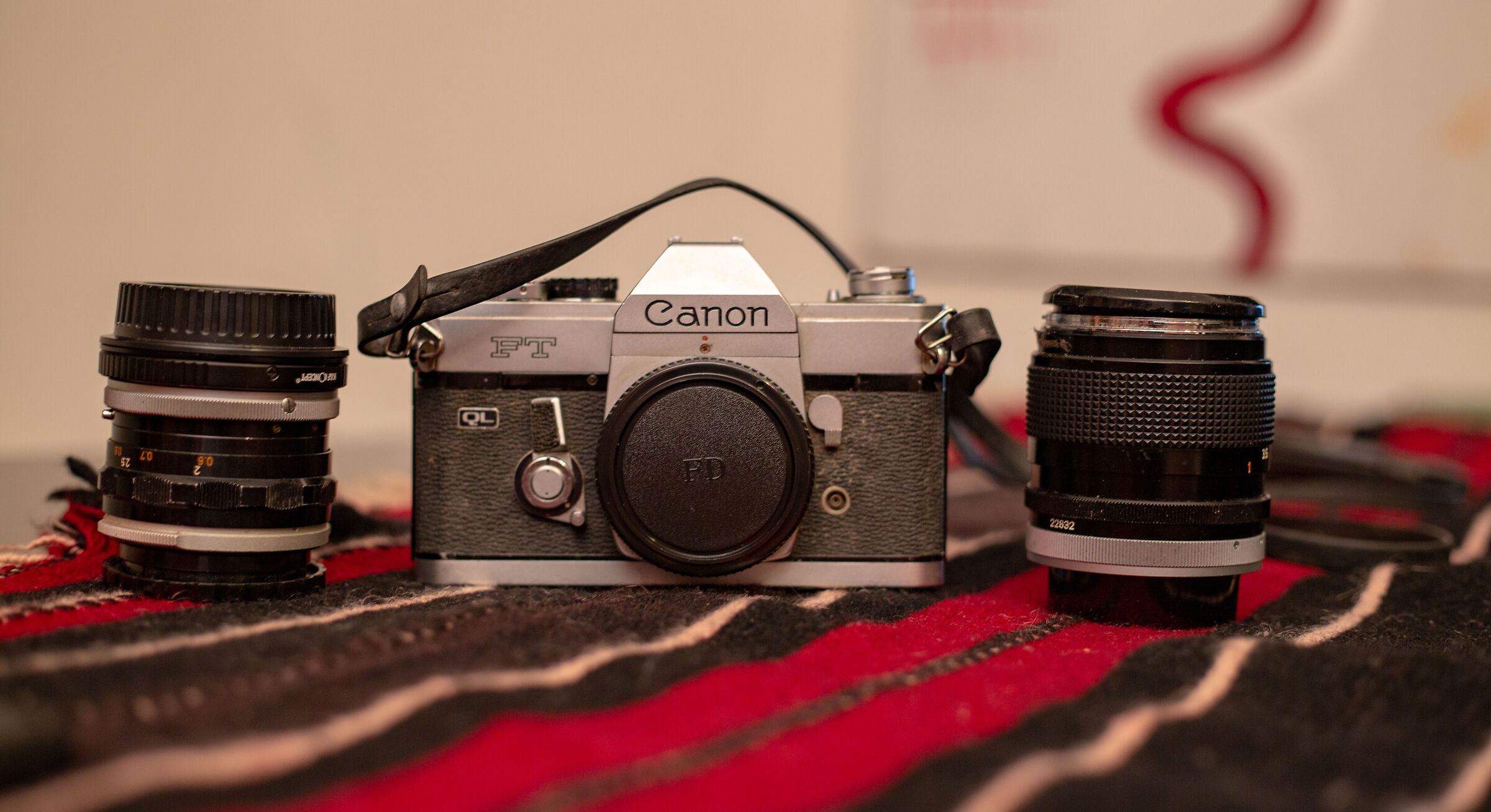 La gloriosa Canon FT ql con due obbiettivi FD