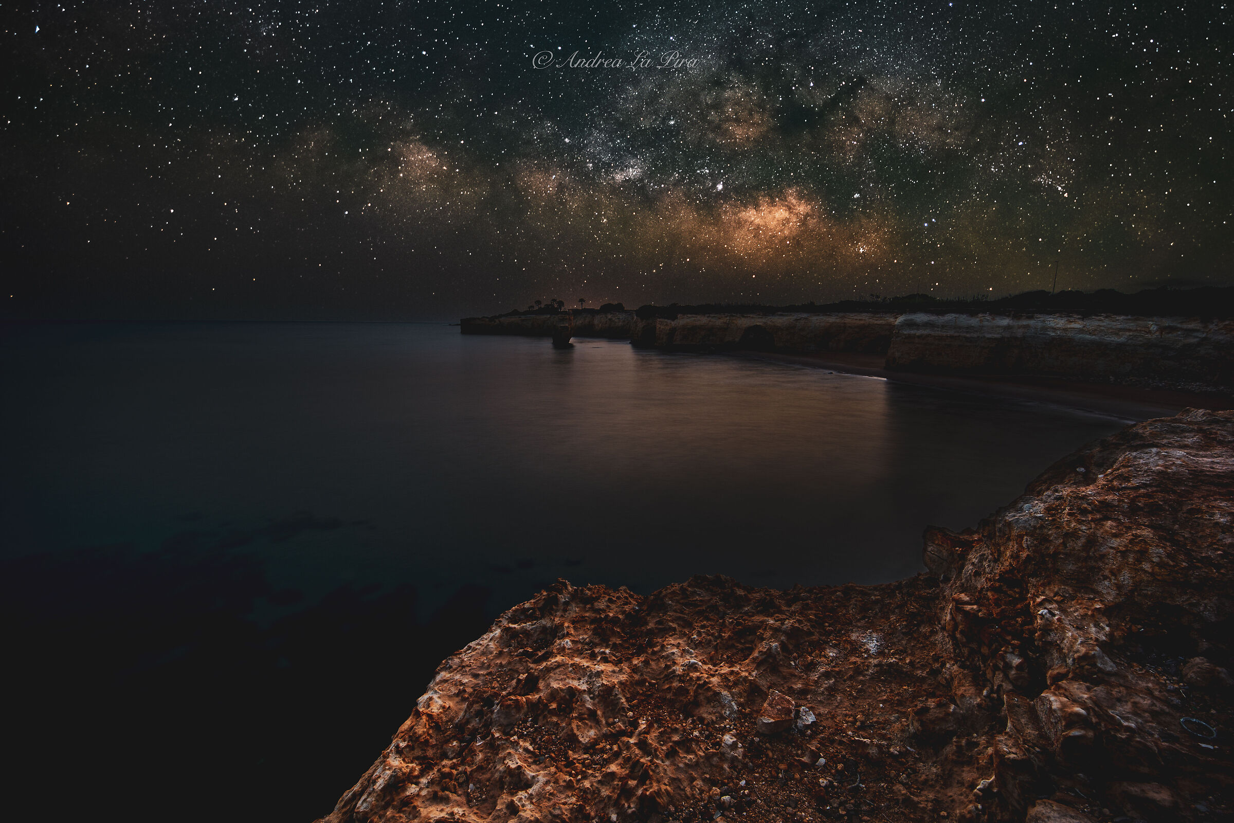 Mare calmo e cielo libero