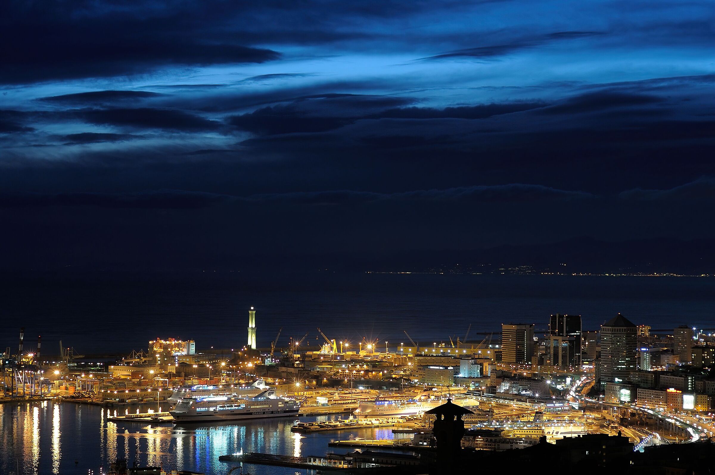 Genova Panorama Notturno da Righi