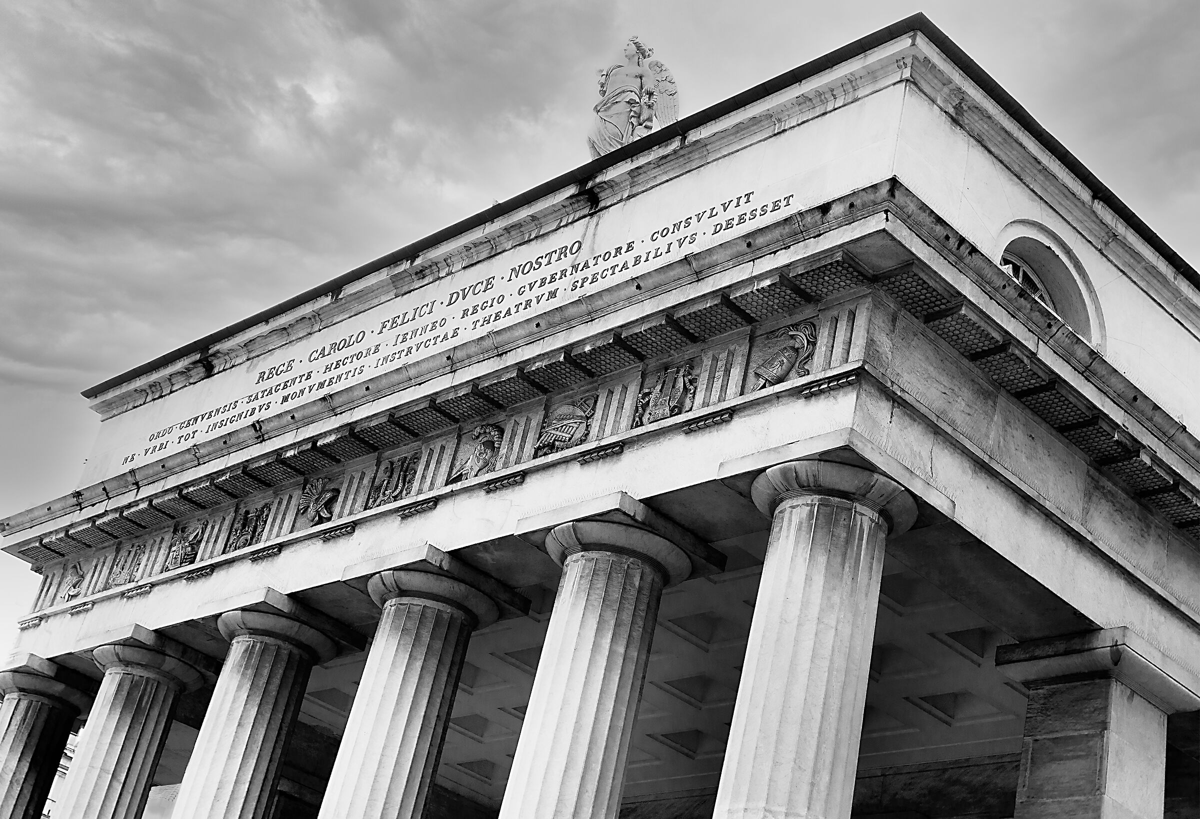 Genova - Frontale teatro Carlo Felice