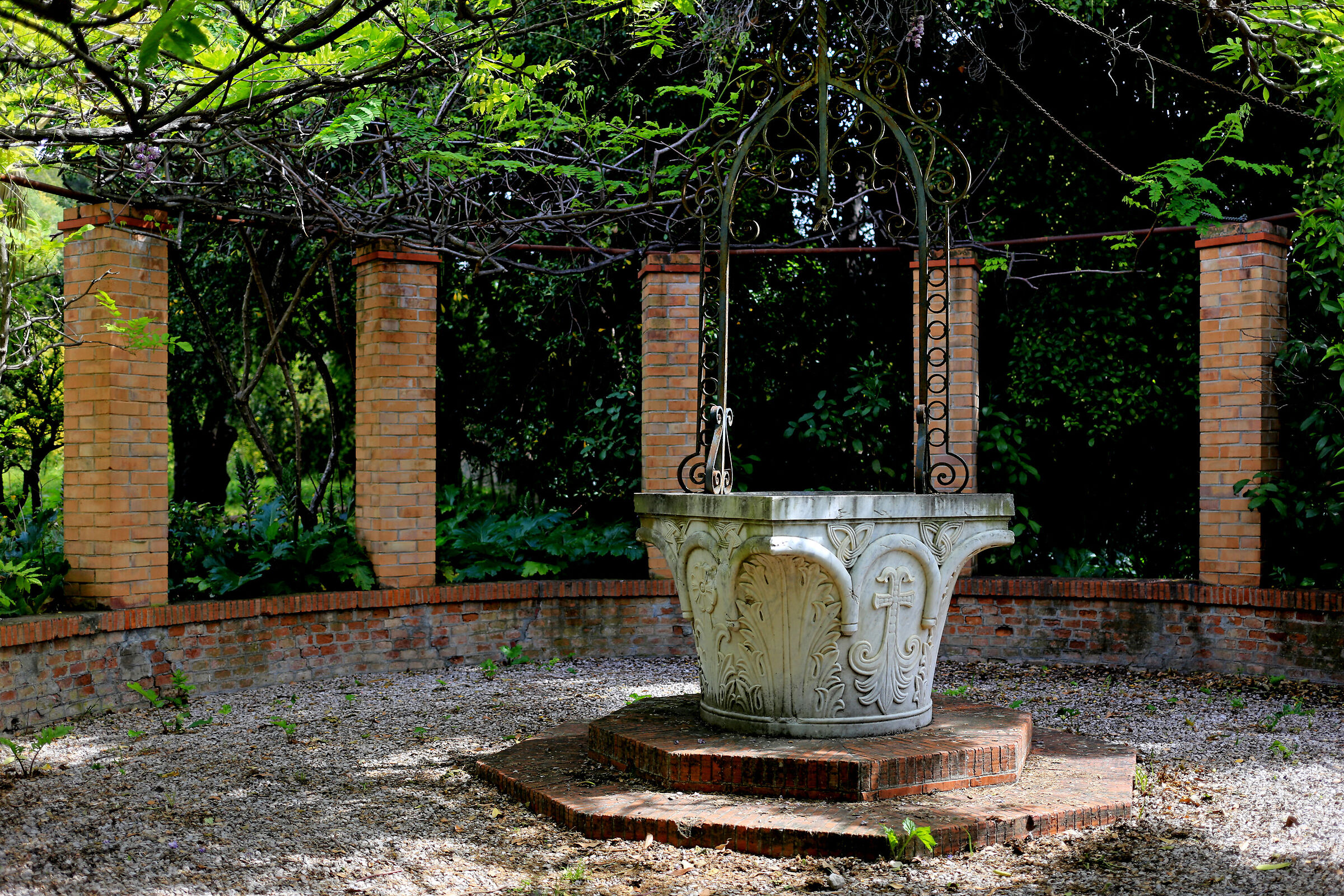 Venetian well