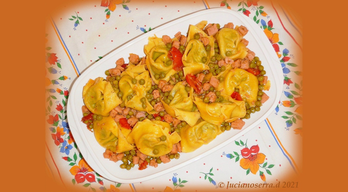 Tortelloni stuffed with pushes and ricotta