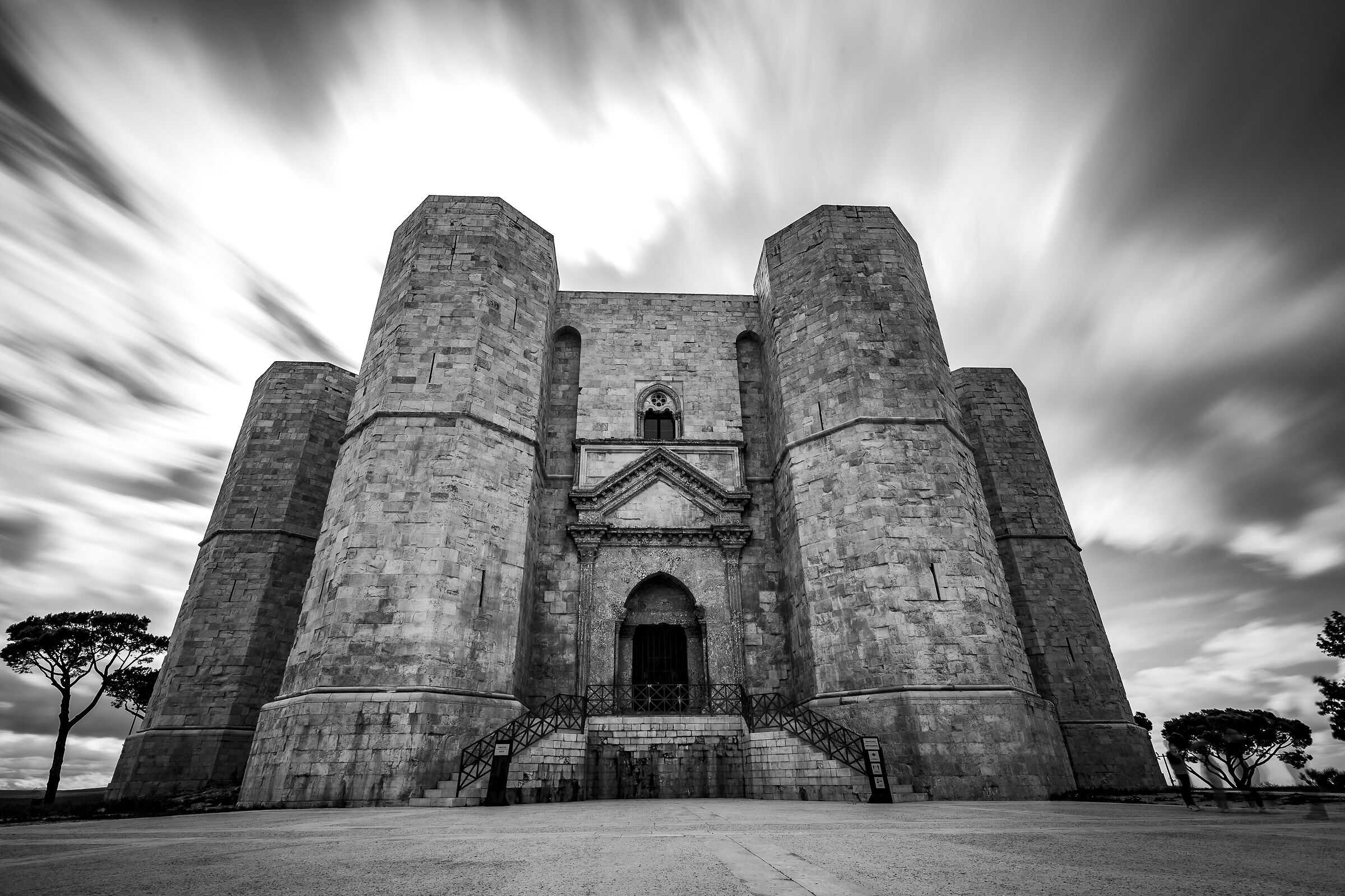 Castel del Monte, Castel