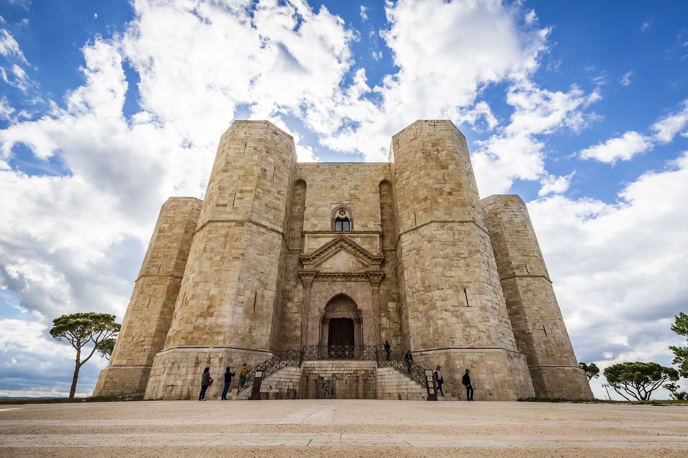 Castel del Monte, Castel