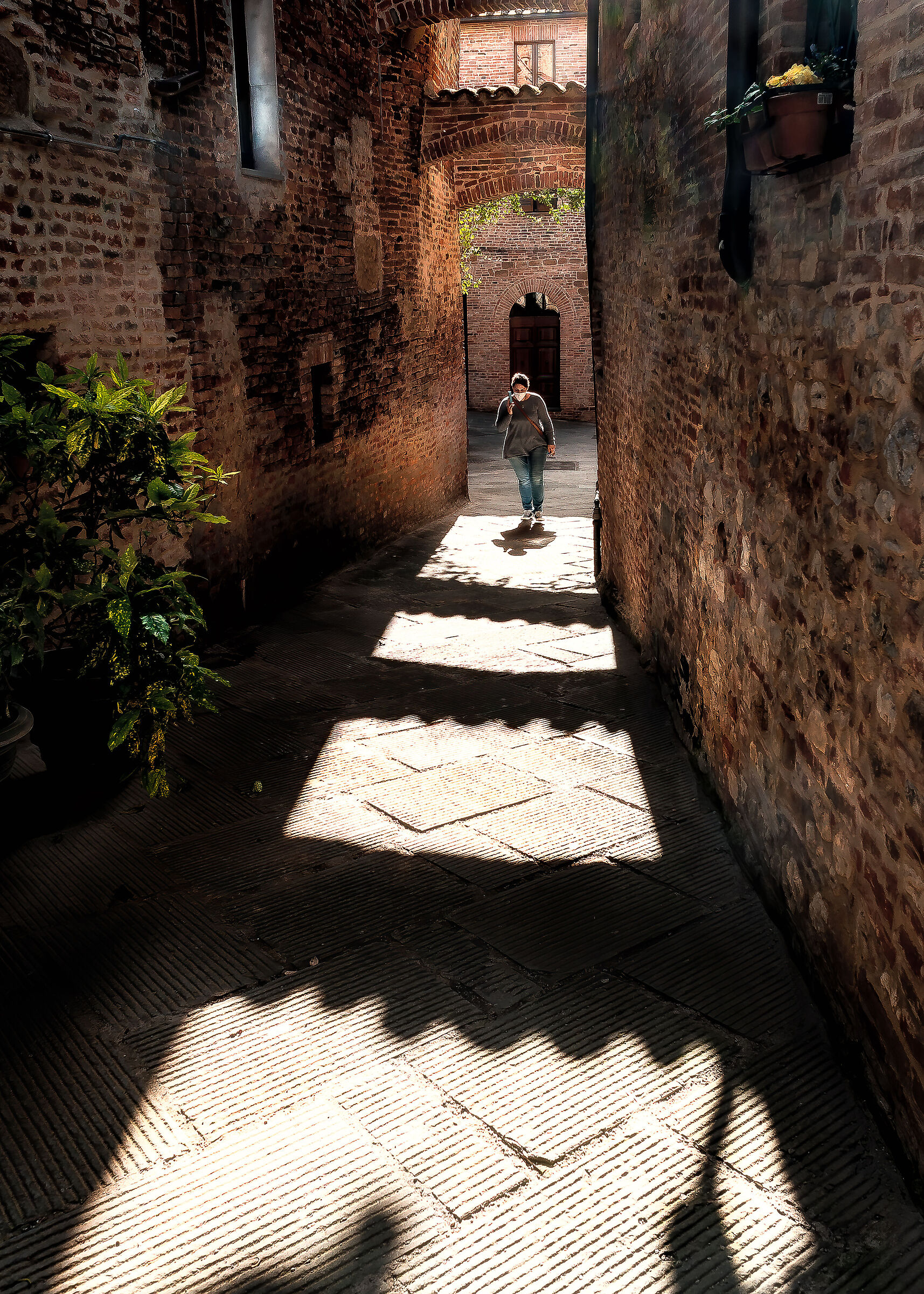 alley of the city of the parish church