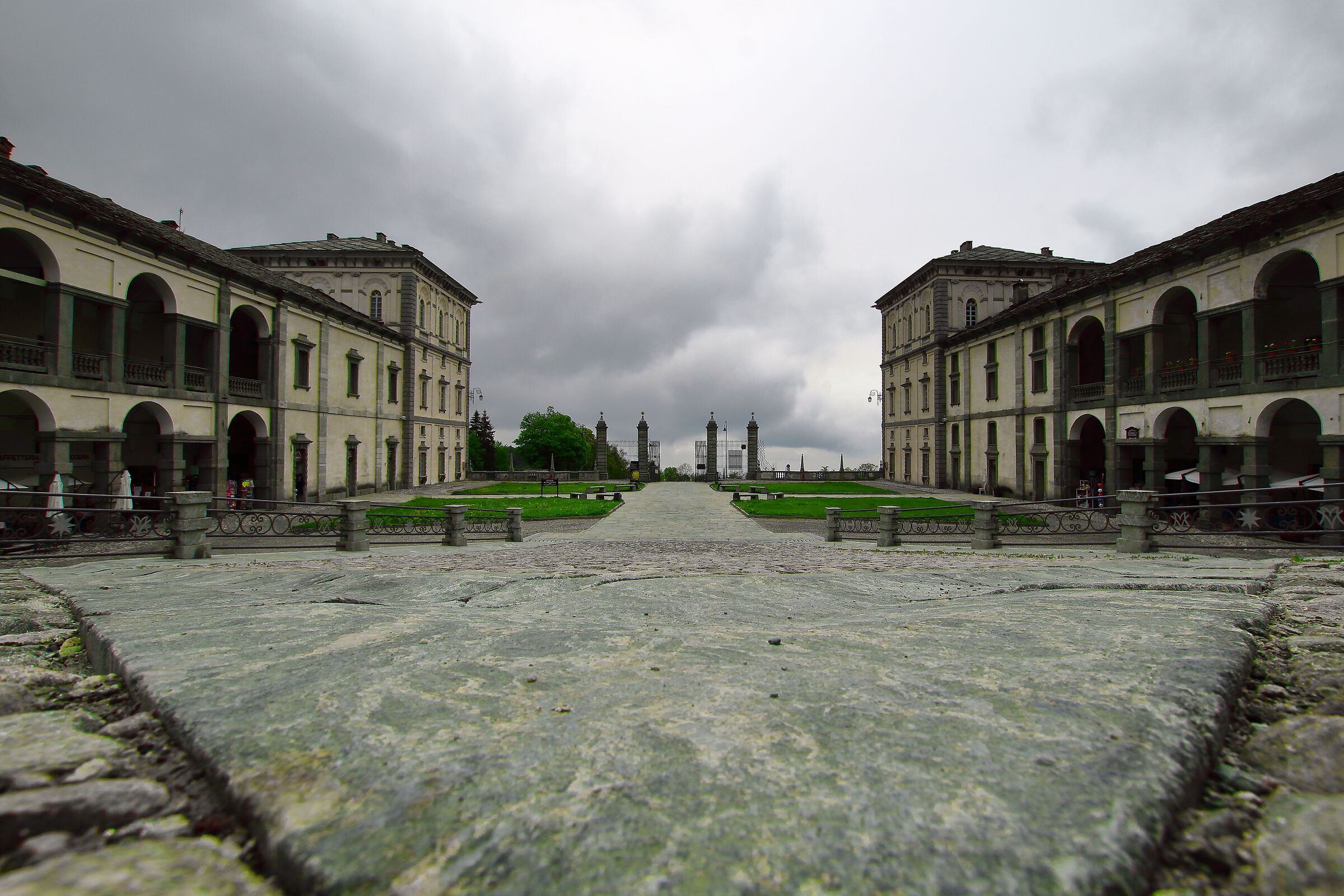 Silenzio nel santuario b/n