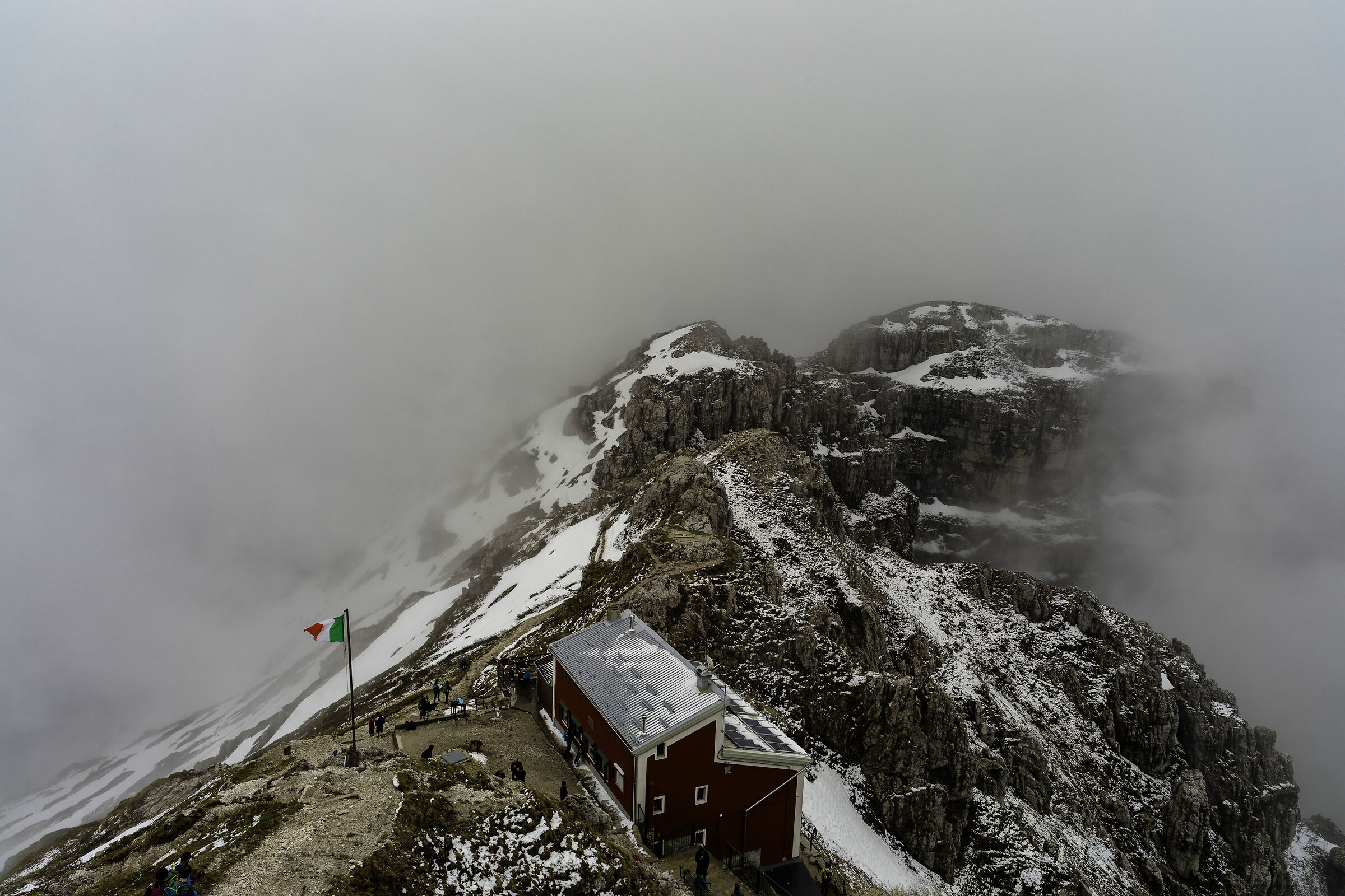 Rifugio Azzoni cima Monte Resegone