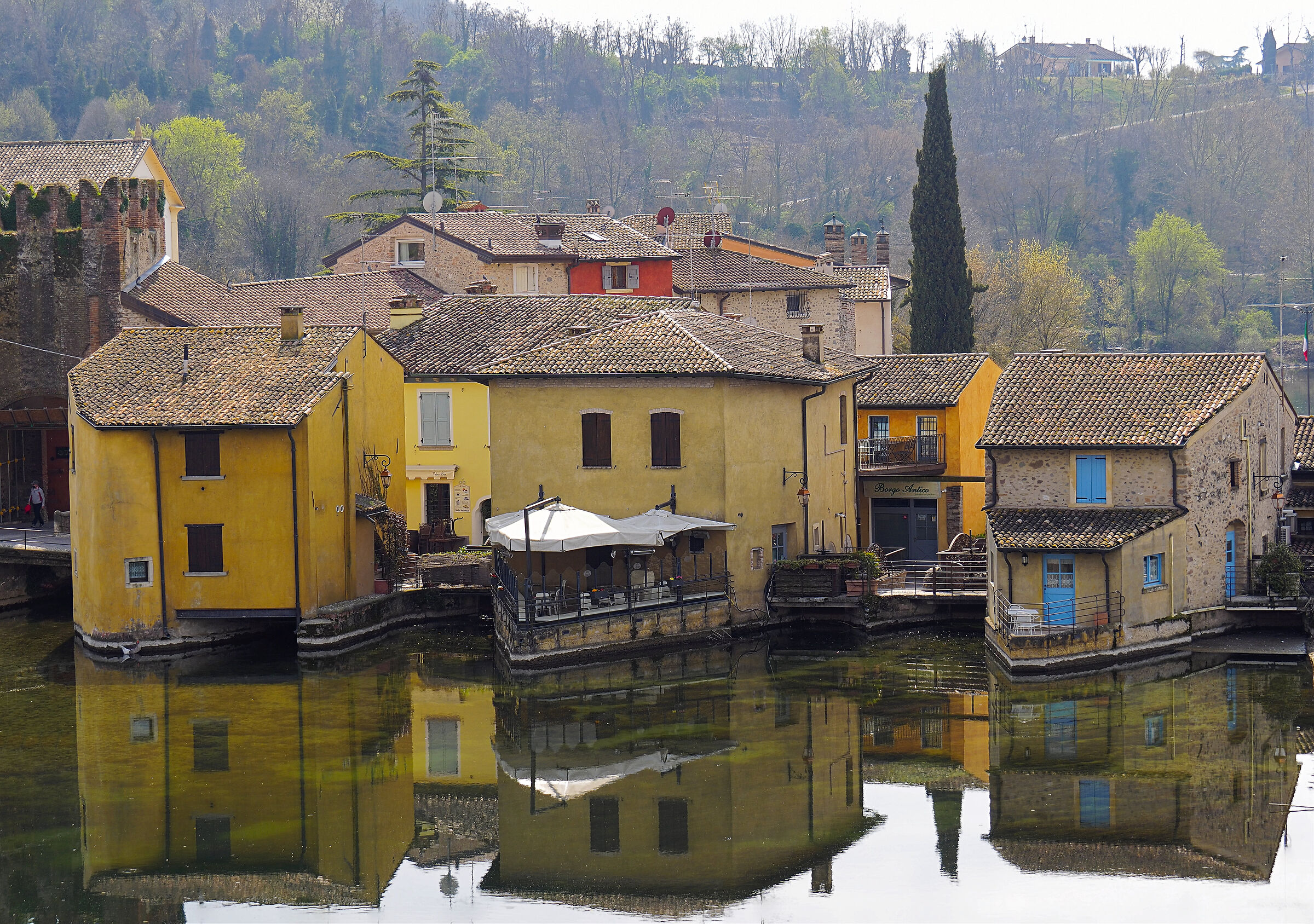 Reflected borghetto