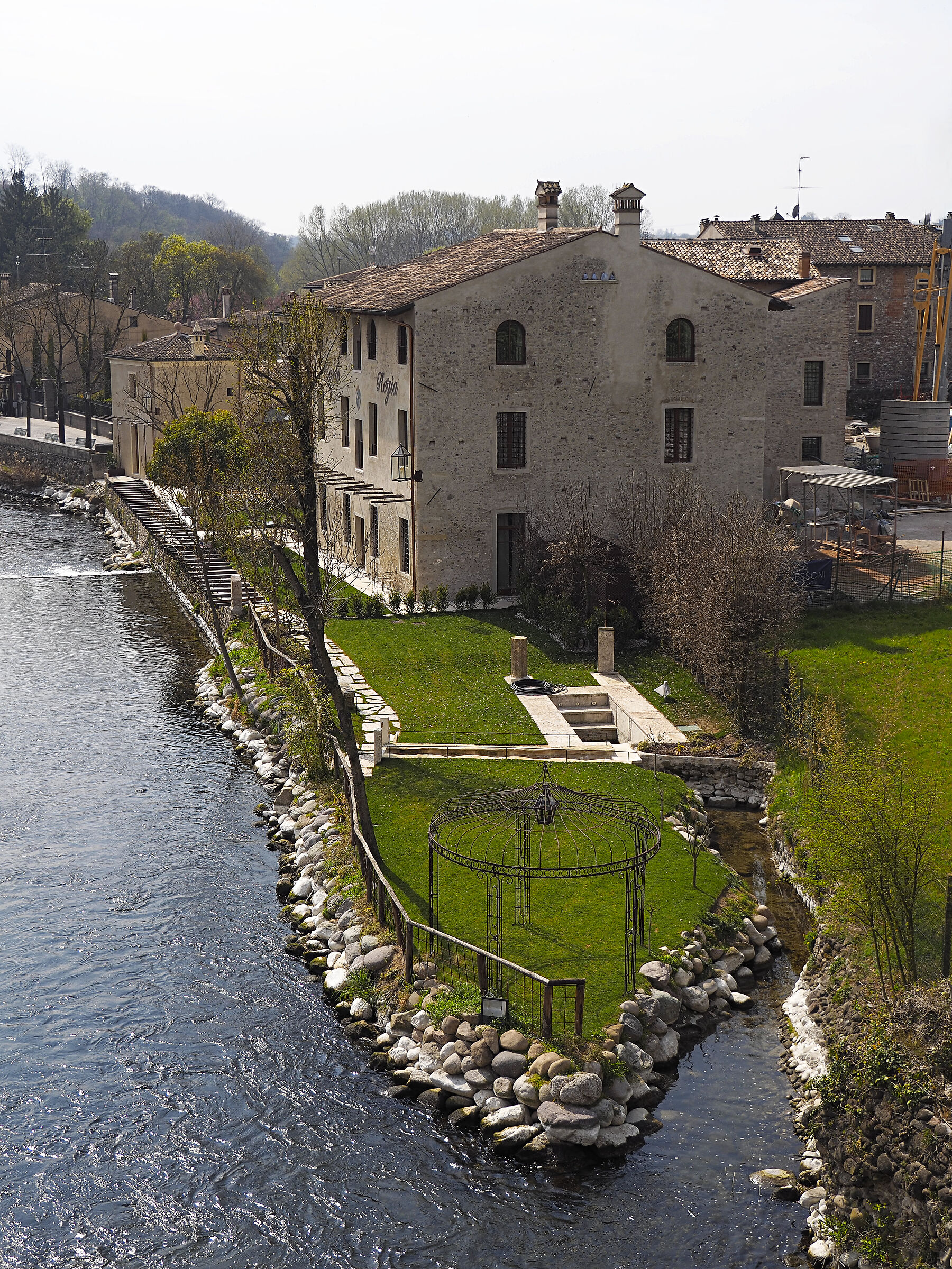 unusual glimpse of Borghetto