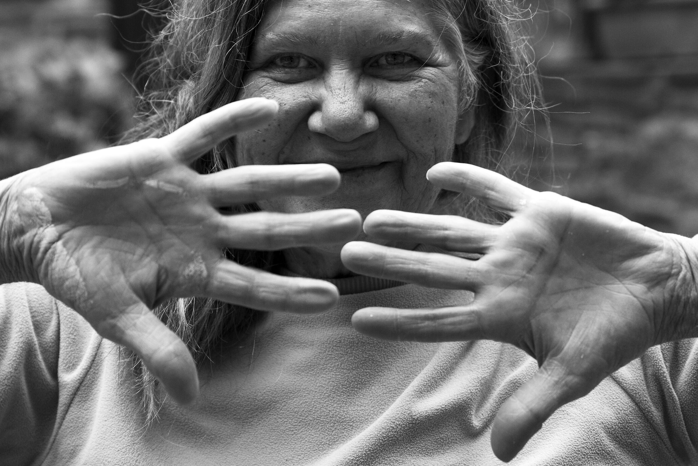 Daniela likes to paint