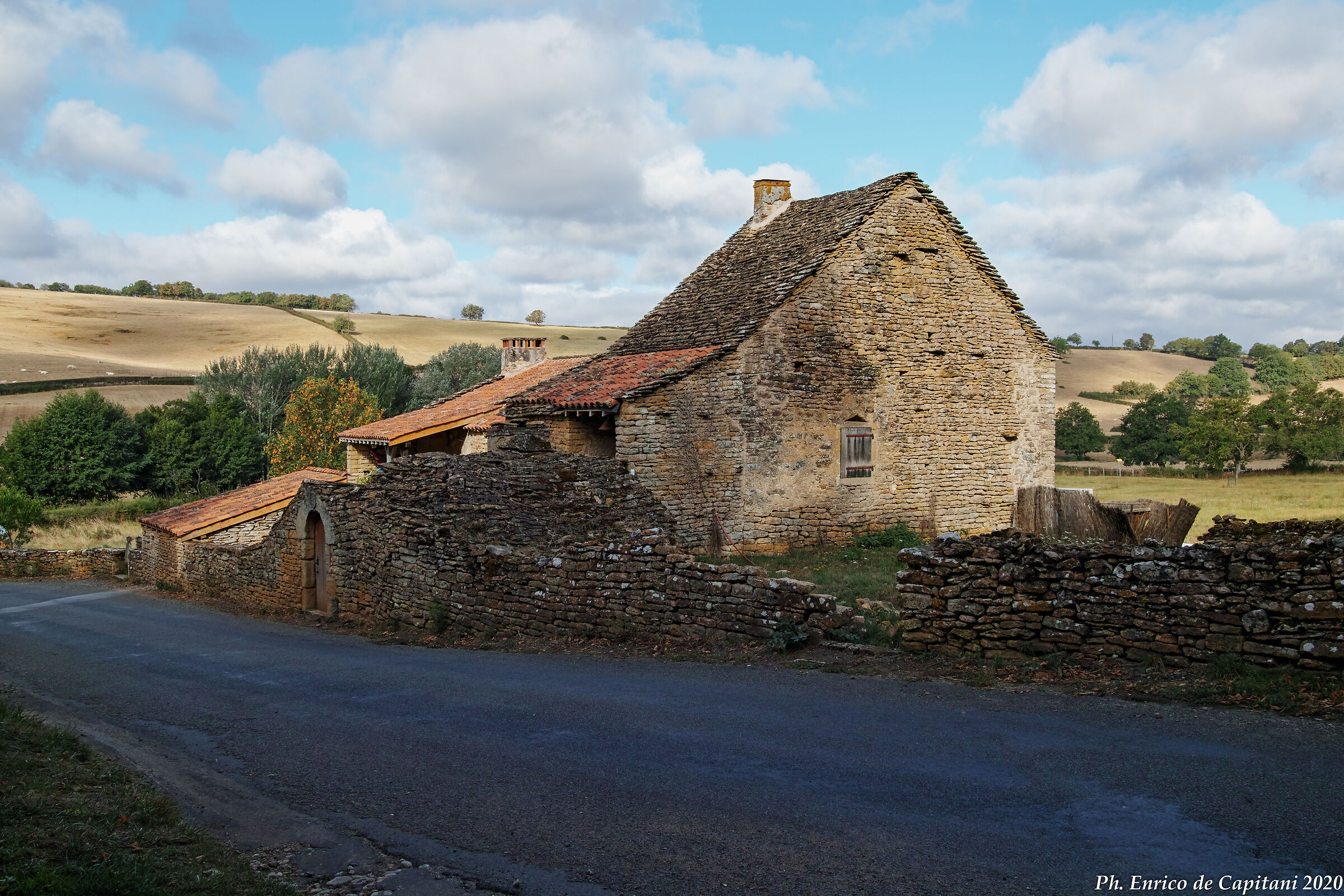 Un edificio rurale nel villaggio di Massy