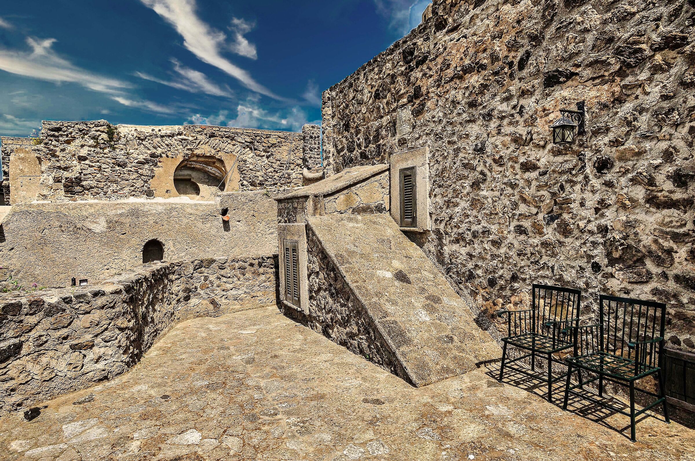 castello aragonese interno