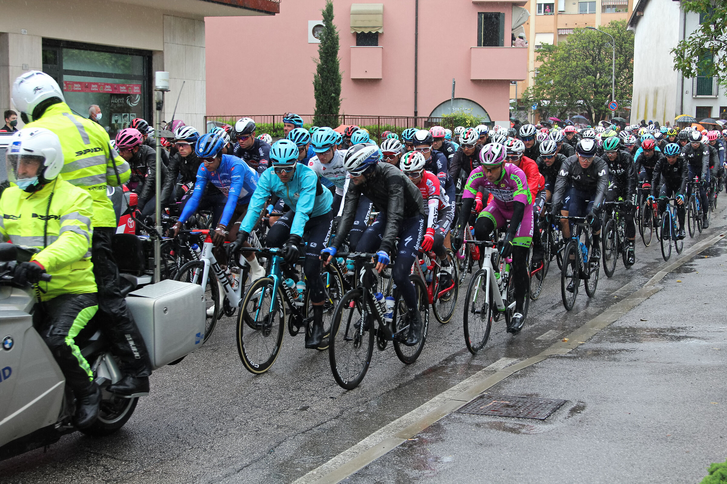Partenza Giro Tappa 2 Sacile - Cortina