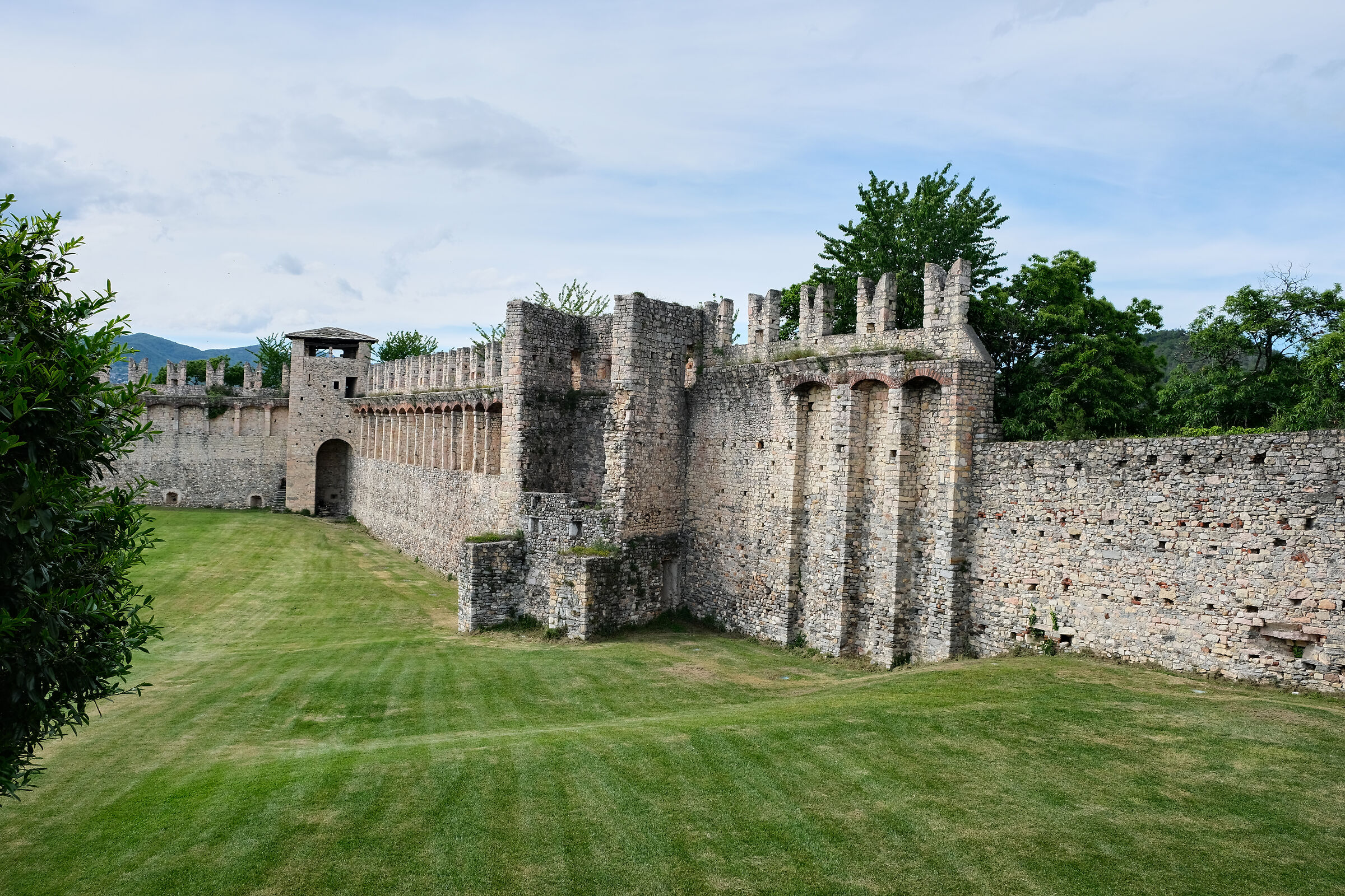 Rocca di Angera ( esterno ) 2