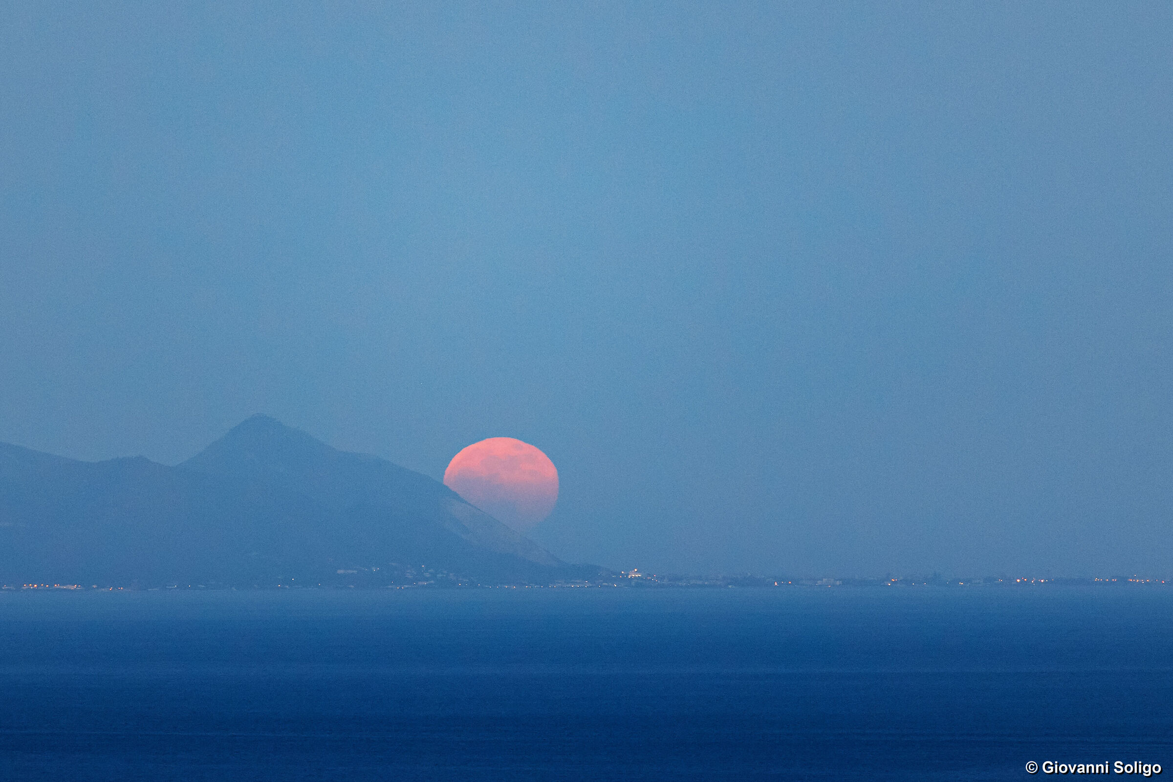 Spunta la Luna dal monte
