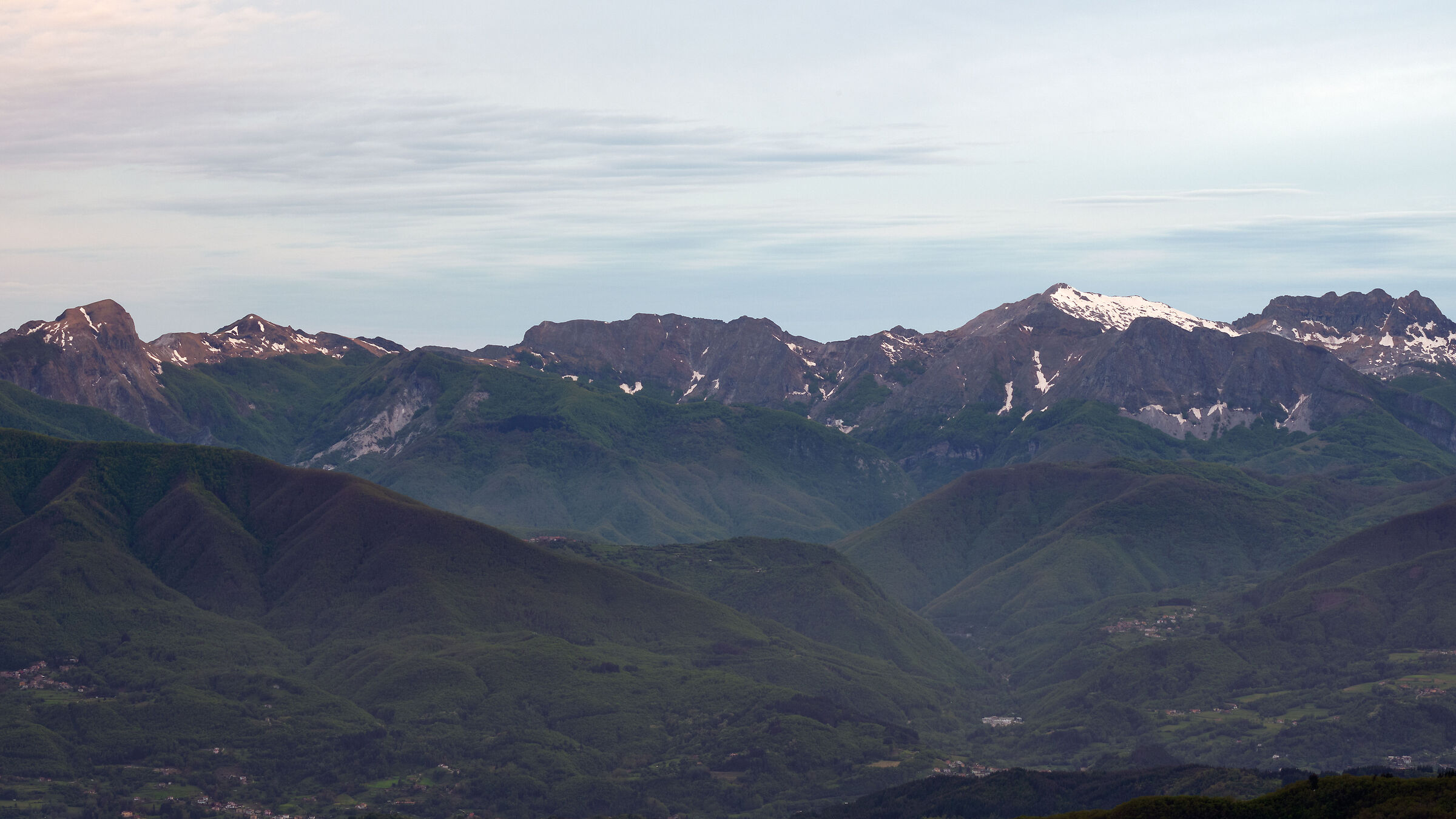 Natural amphitheater of the Apuan Alps