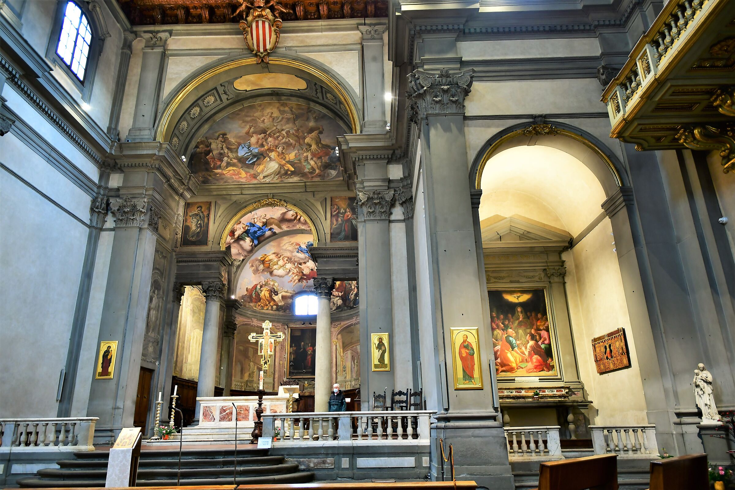 church of the Florentine abbey, the altar.