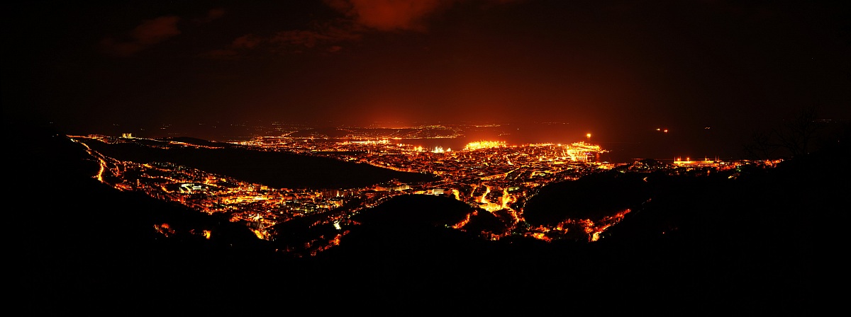 trieste in notturna