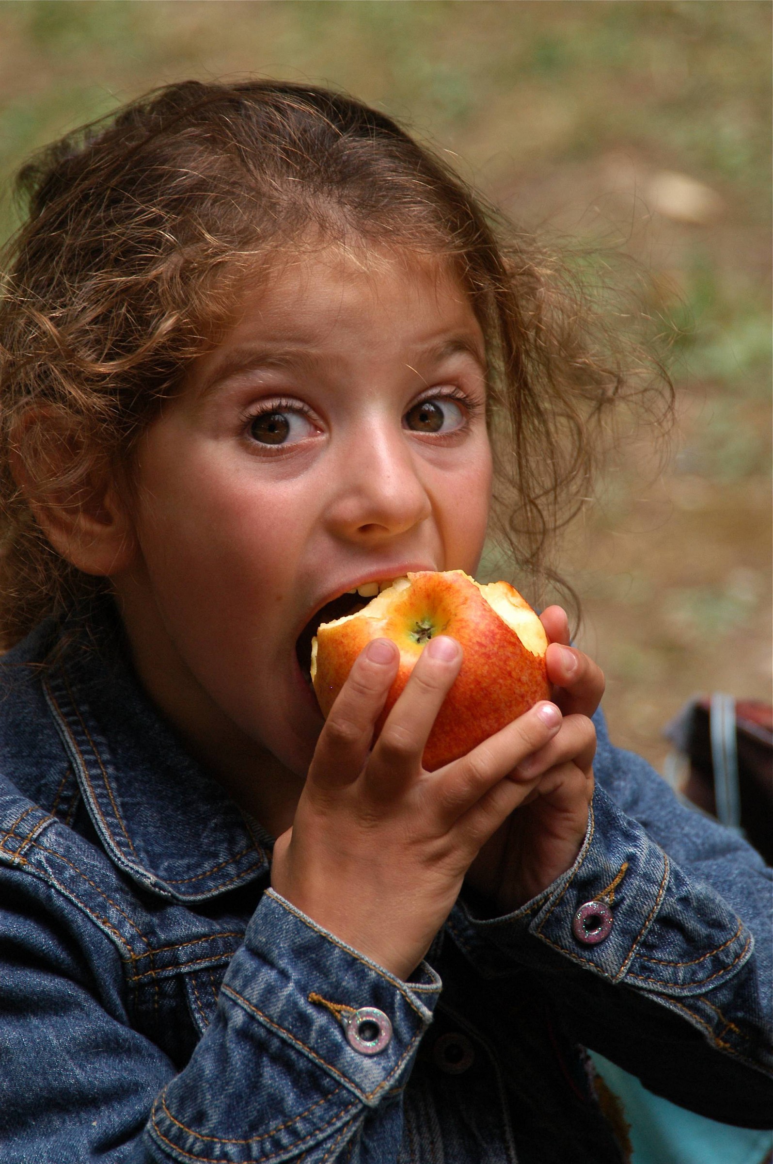 Ilaria and apple