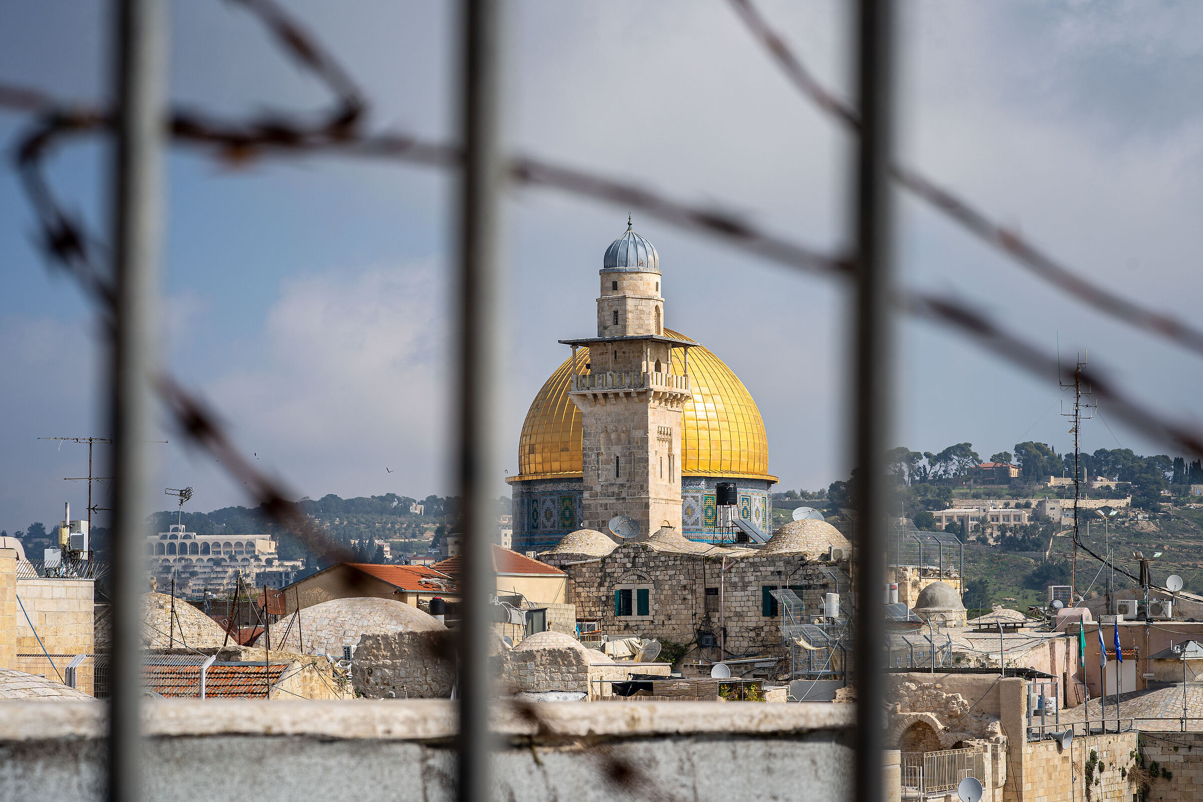 Fences, barbed wires and golden domes