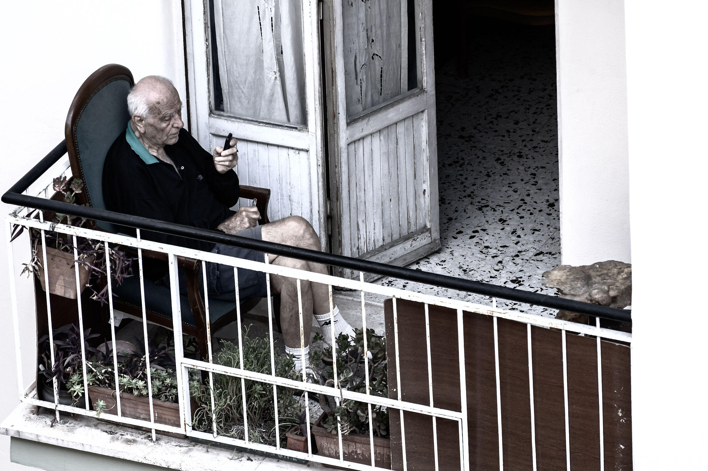 Il balcone di fronte