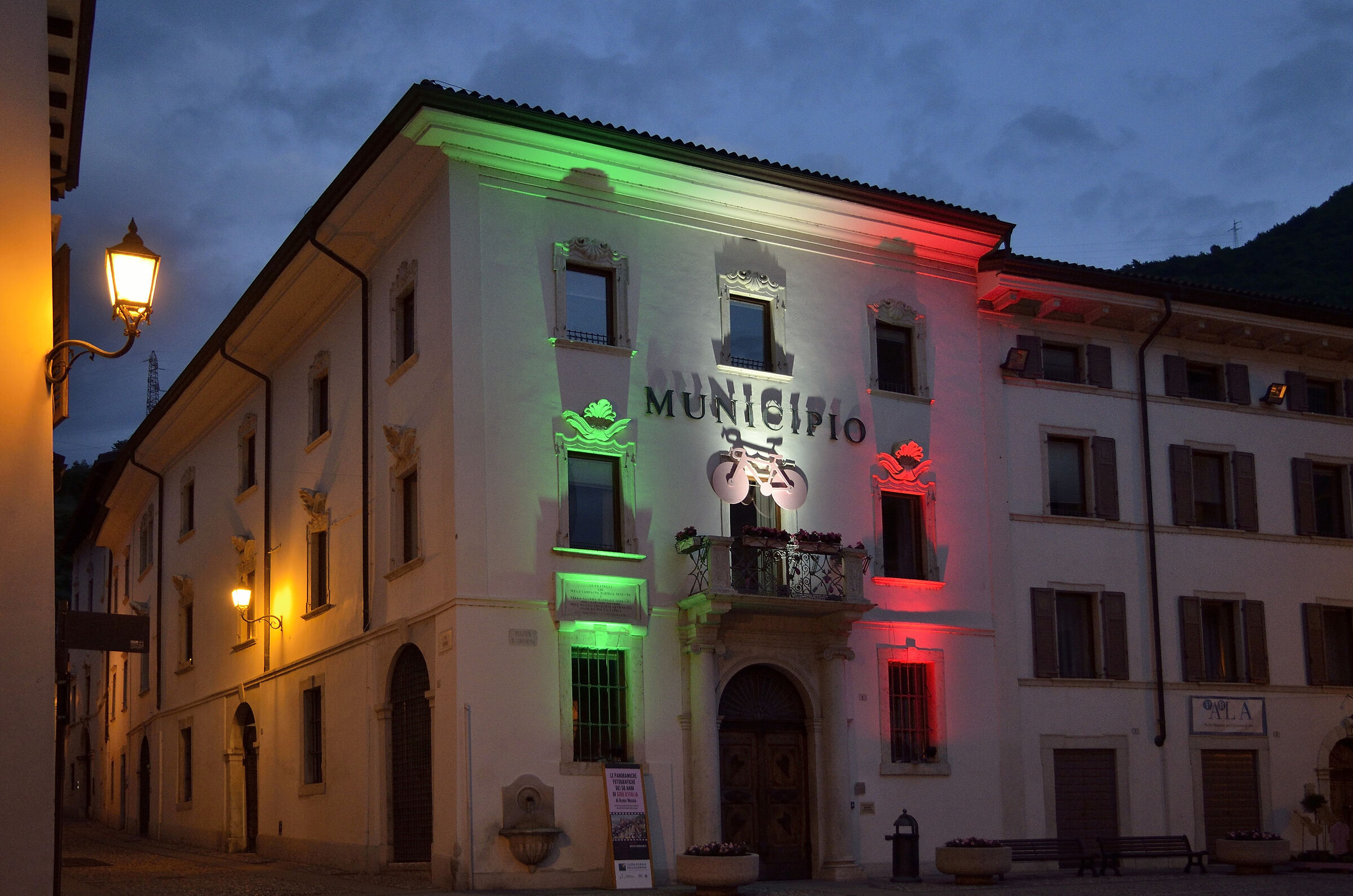 The lights are down on the Giro... 17 stage Canazei-Ala